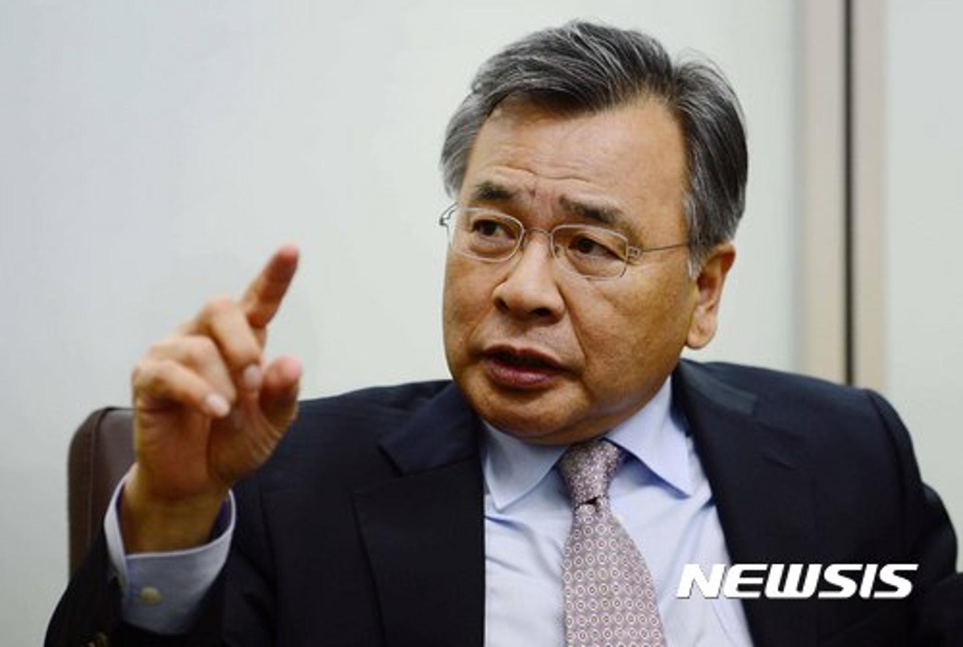 [특검 박영수 변호사 기자회견] "국난 극복 최전선에 서 있다는 각오"(속보)