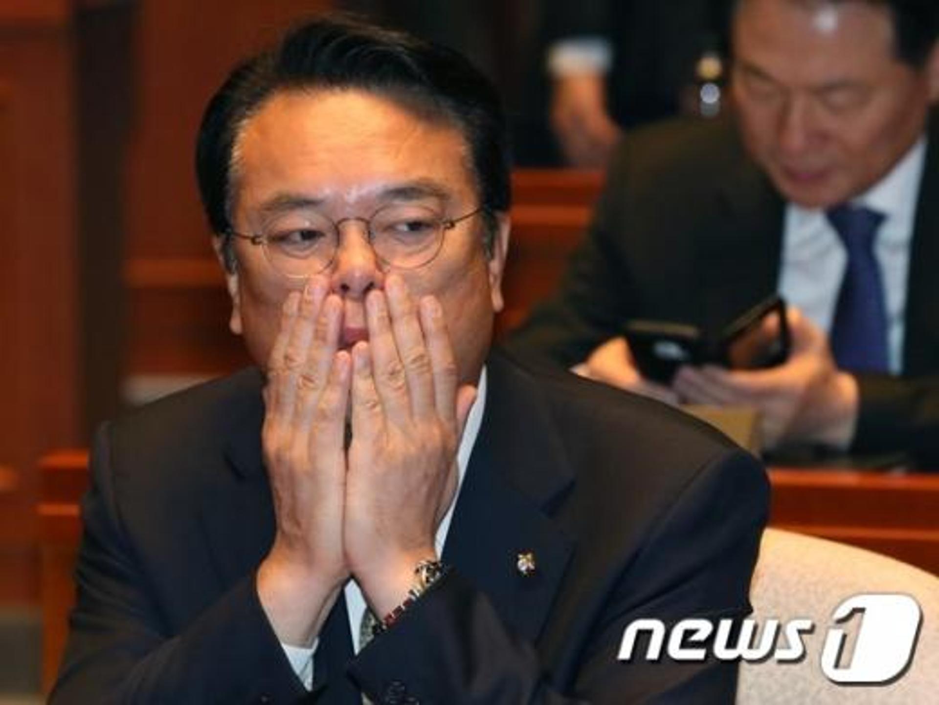 [속보] 새누리 "4월말 퇴진… 6월 조기 대선 당론"