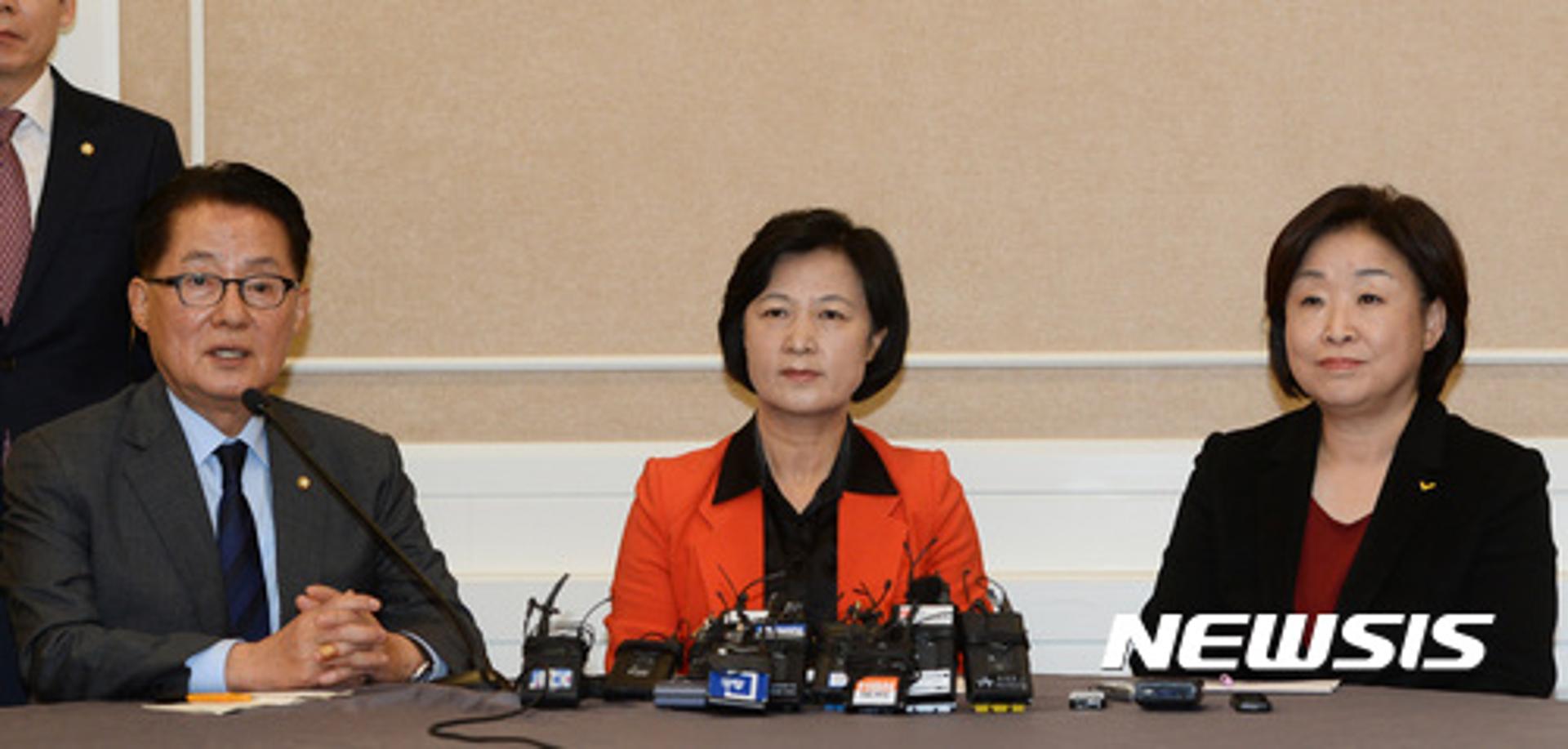 [야3당 대표 회동] 추미애 "탄핵 지연은 촛불민심과 반대"(속보)