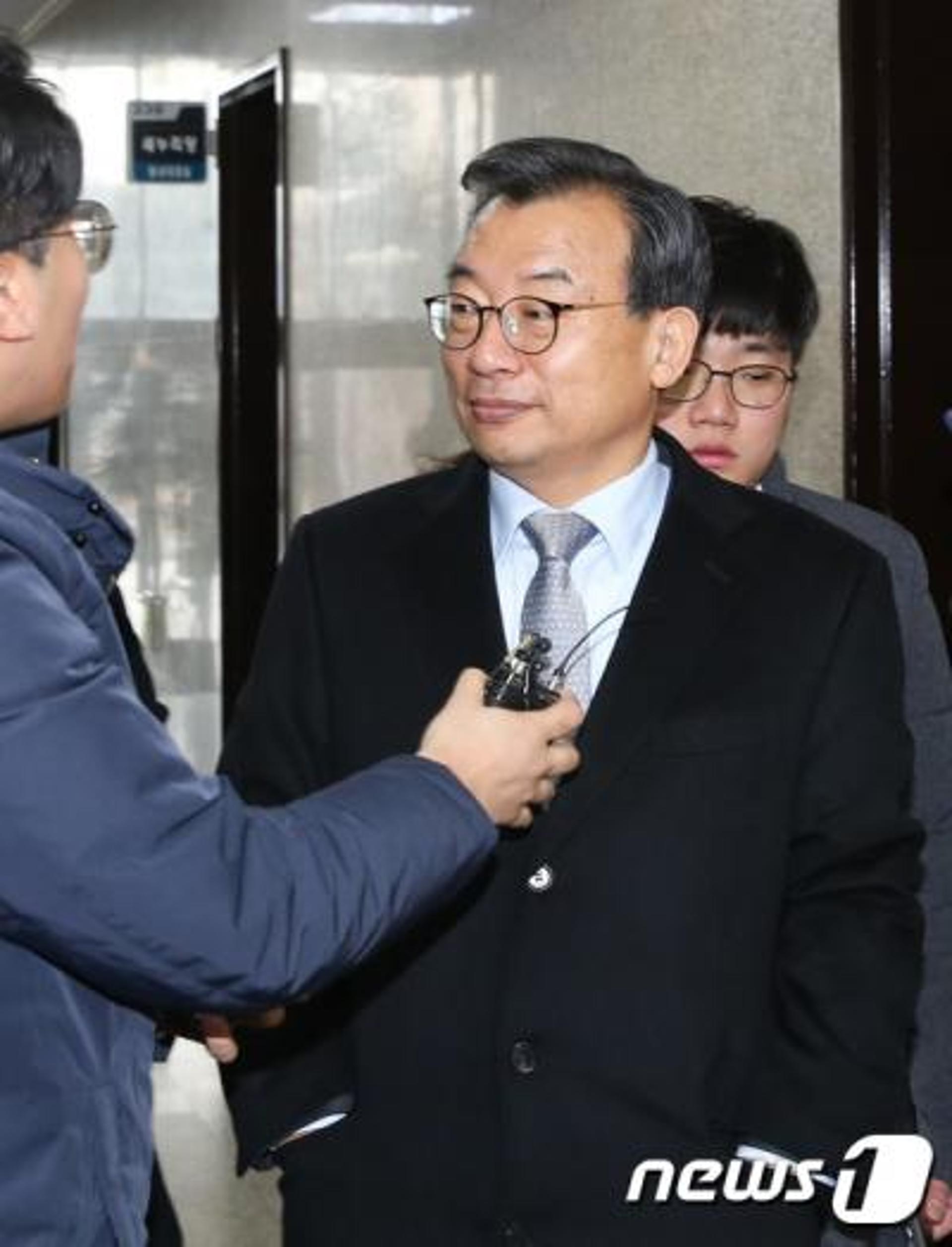 [속보] 이정현 "박 대통령, 탄핵보다 사임 바라는 듯"