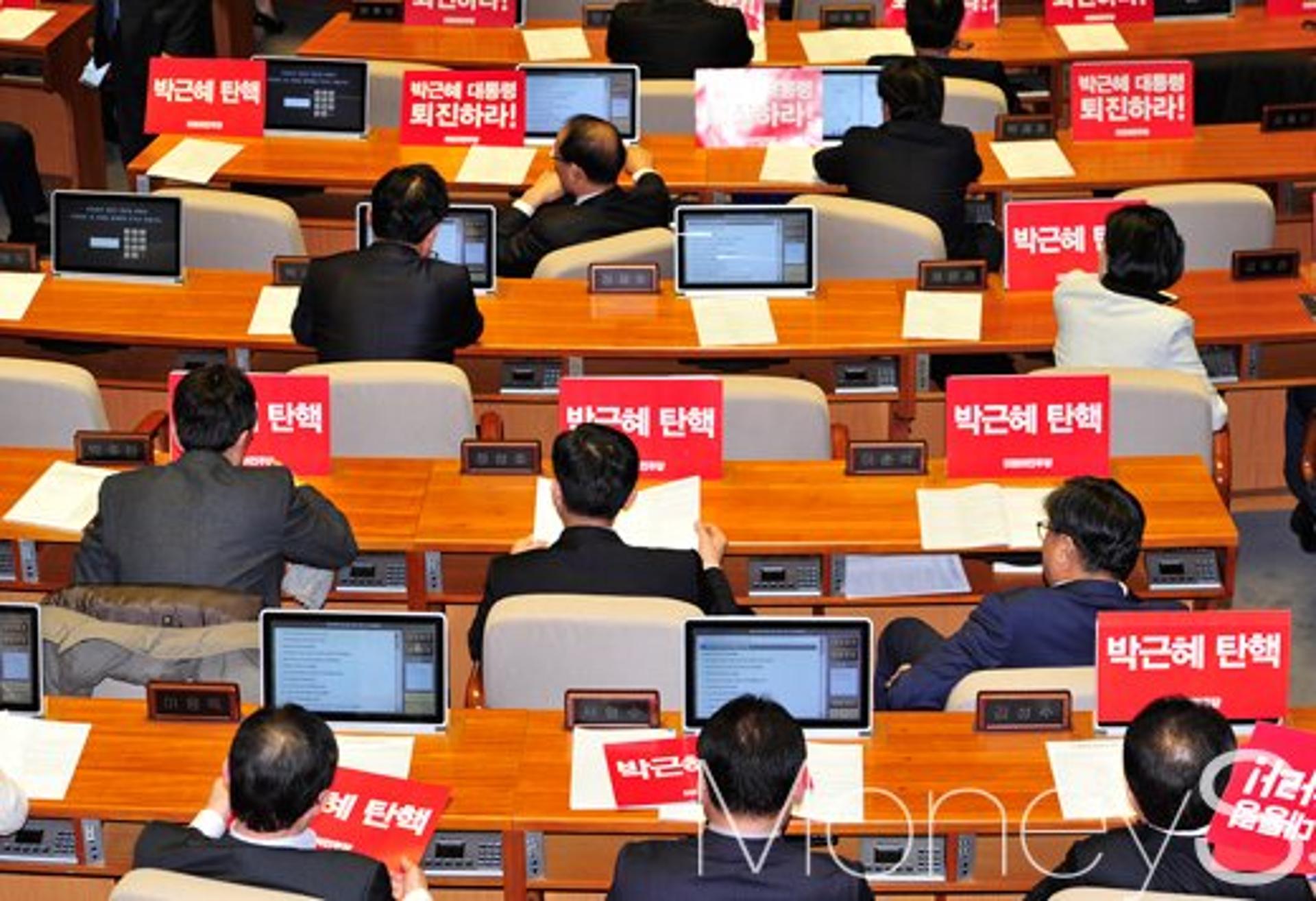 [한국갤럽 조사] 박근혜 지지율, 올라도 5%… 부정평가 91%
