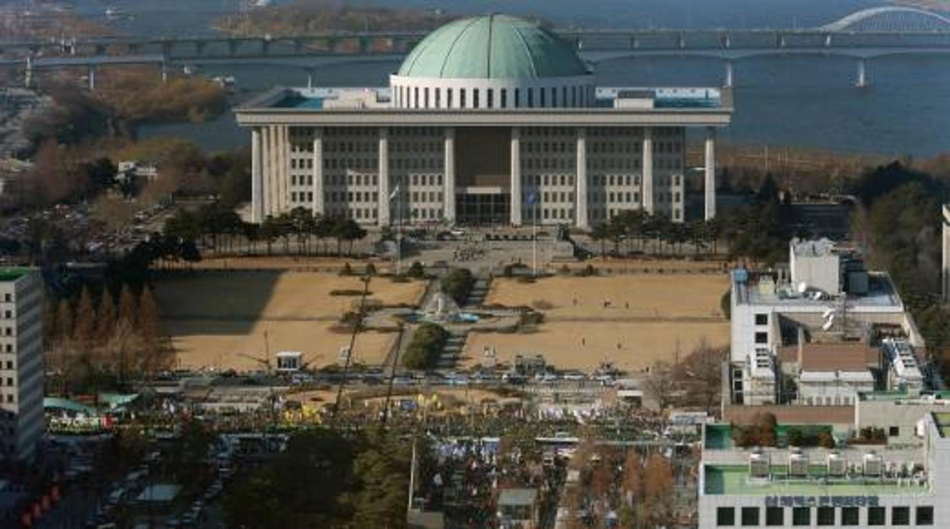 이진곤 새누리 윤리위원장, 친박 지도부에 반발… 전격 사퇴