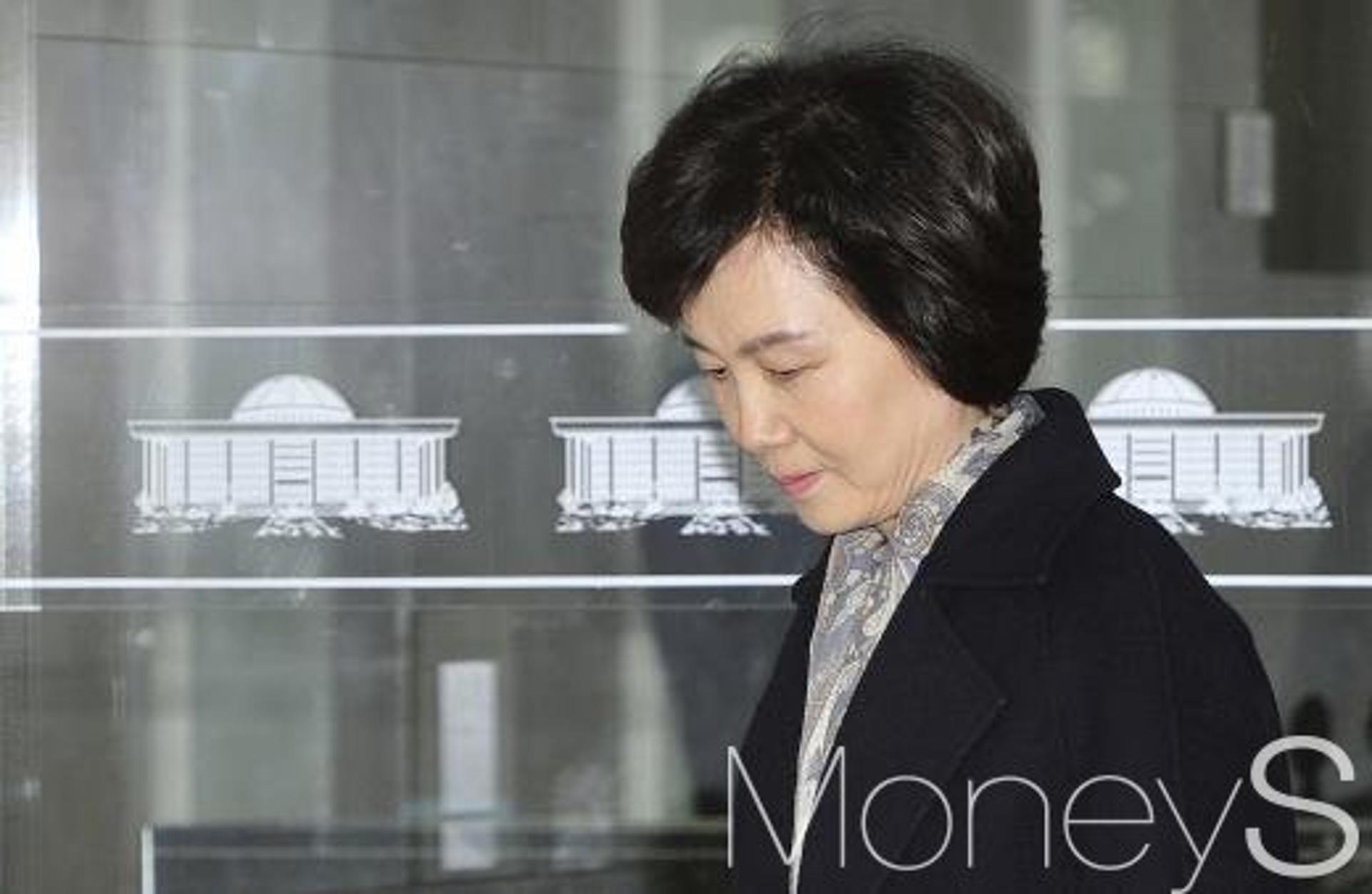 [4차 청문회] 최경희 전 이대 총장, 건강 악화로 이대병원행