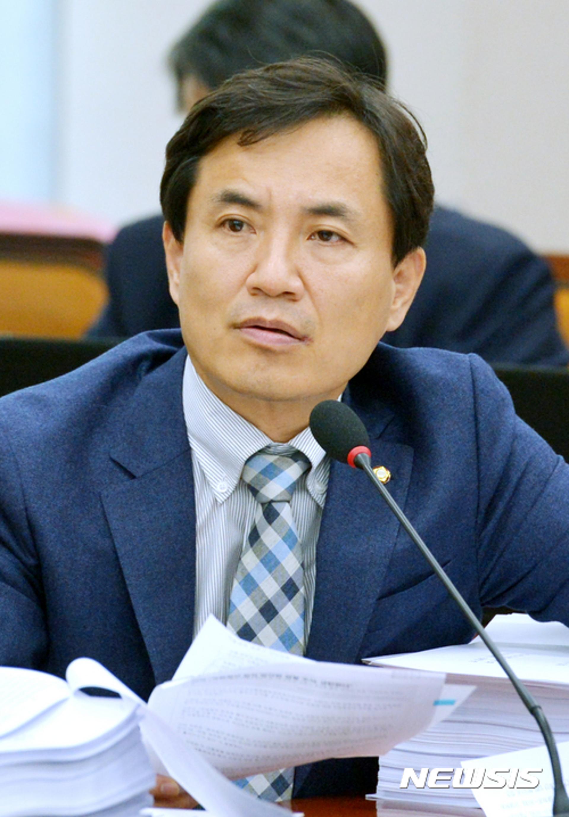 김진태 의원 "우리도 백만 모일 수 있다, 추위에 고생하실 분들을 생각하니…"