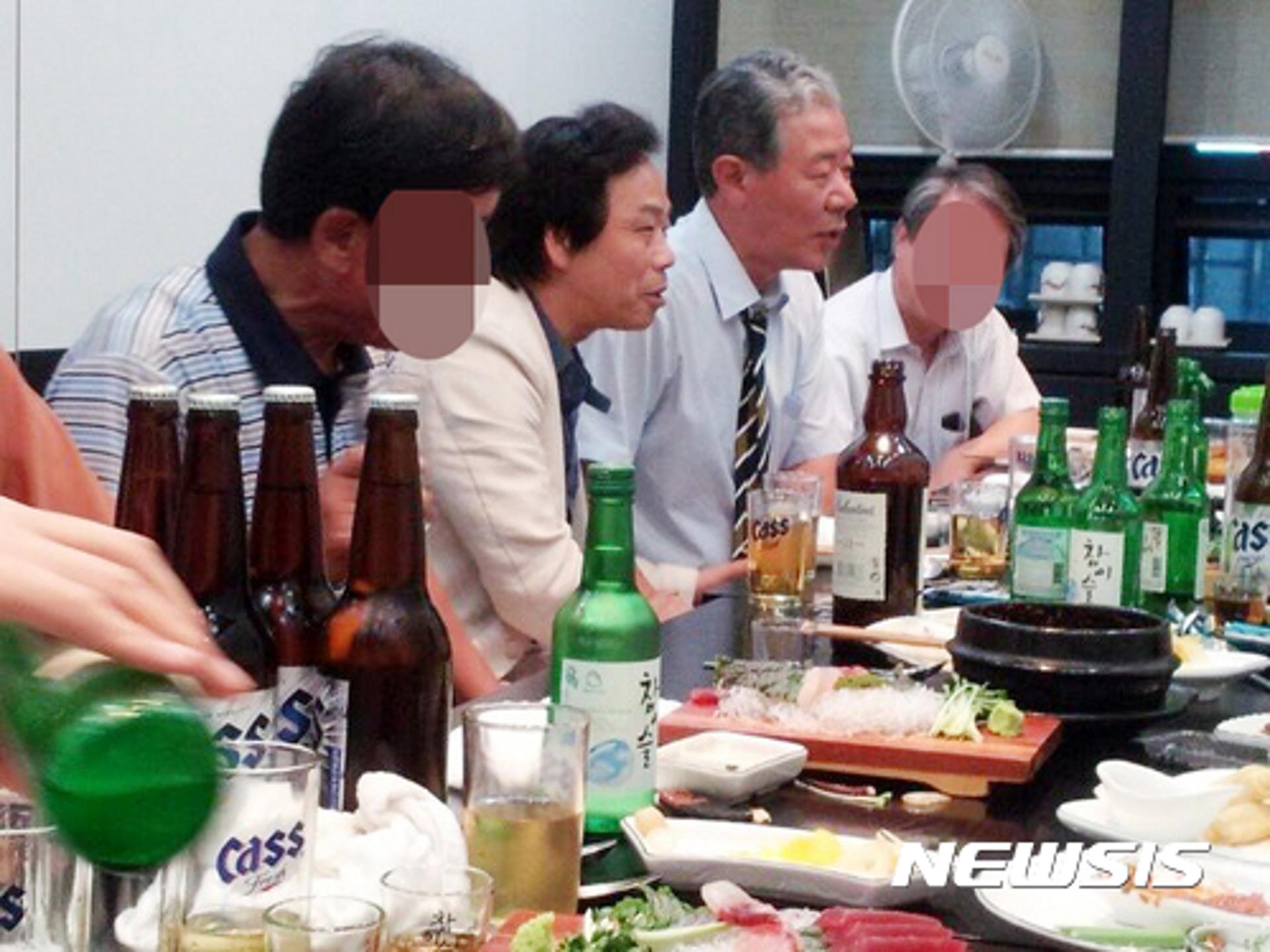 이완영 국회의원 '향우회' 사진, 박범계 "우병우 장모·이정국 전무·이경재 변호사, 다 엮여… 의혹 풀렸다"