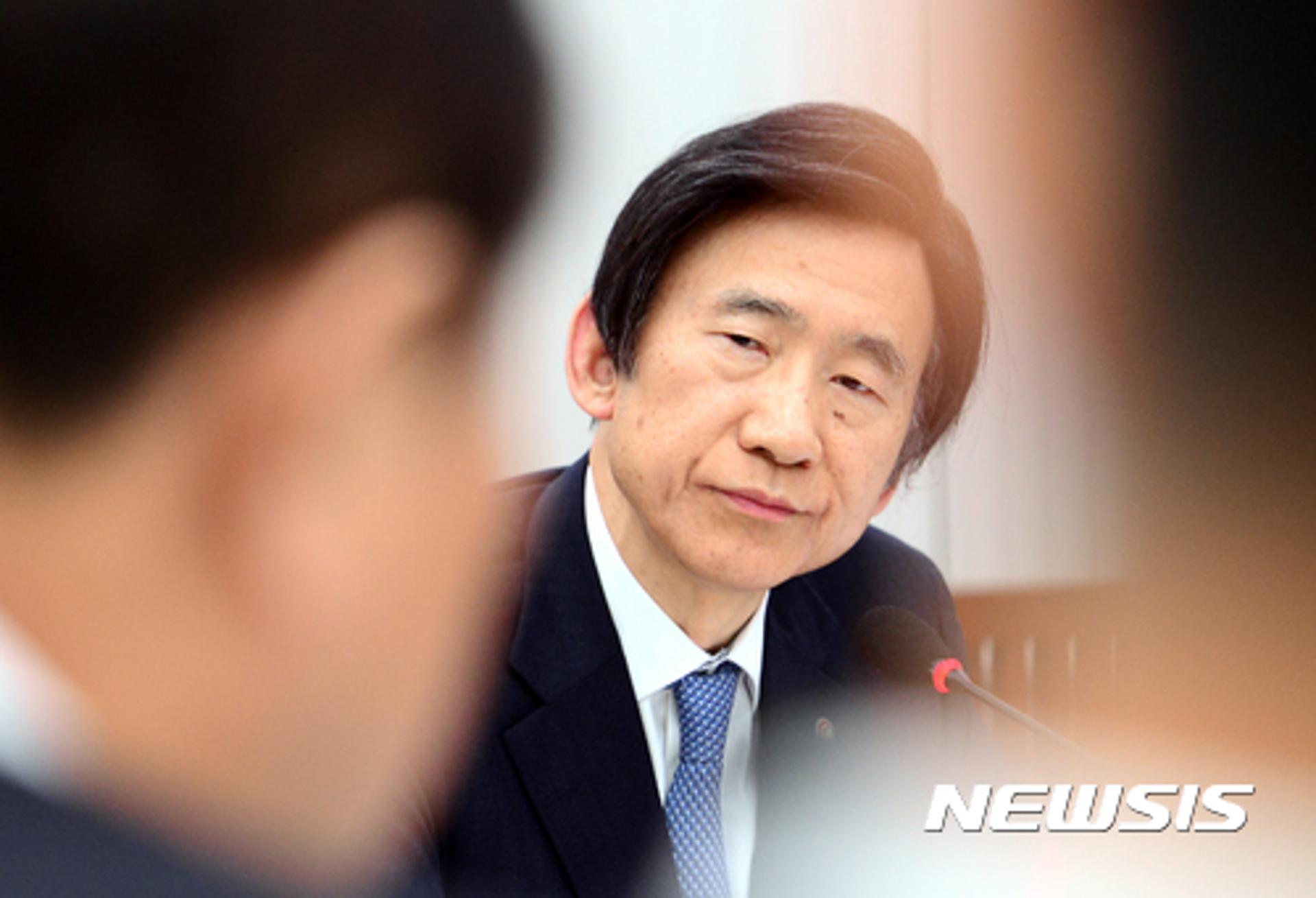 윤병세 장관, '한일 통화스와프' 중단 주한 일본대사 초치… 초치의 뜻은?