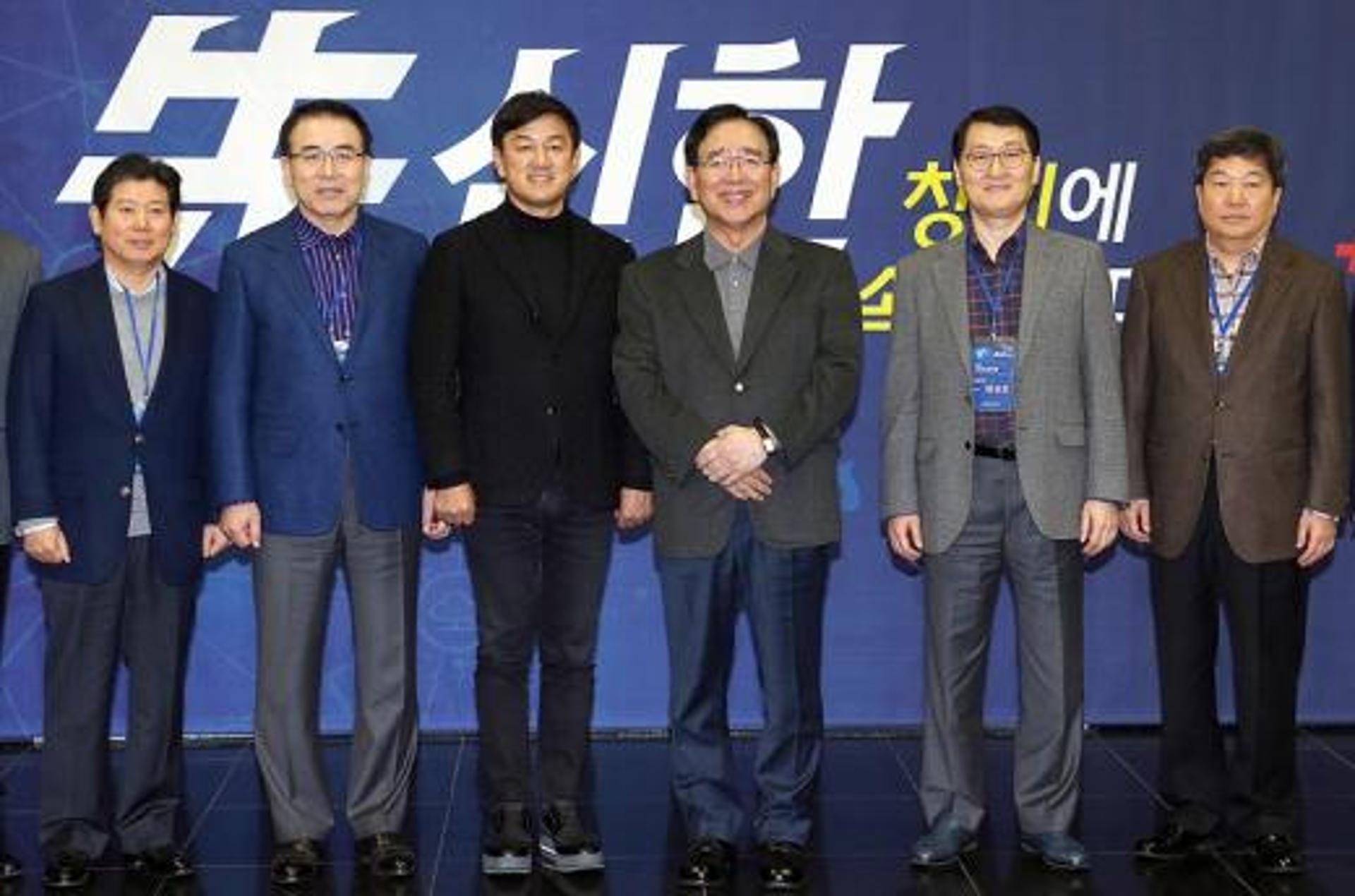 한동우 신한금융 회장 "먼저 보고 결정하고 실행하는 '선(先)신한' 필요"