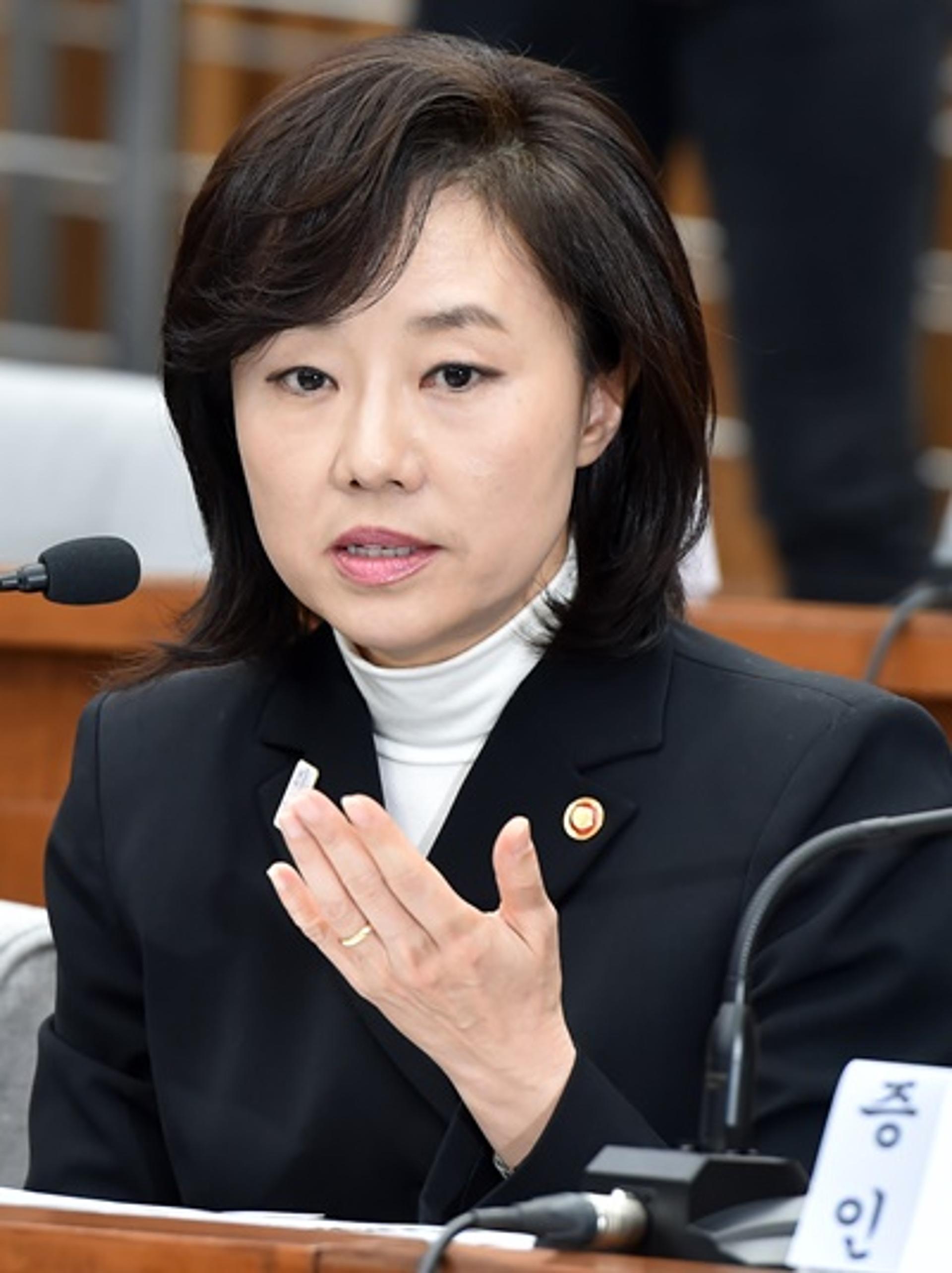 조윤선 블랙리스트, 이용주 국회의원 호통에 "예술인 지원 배제 명단 있었다"