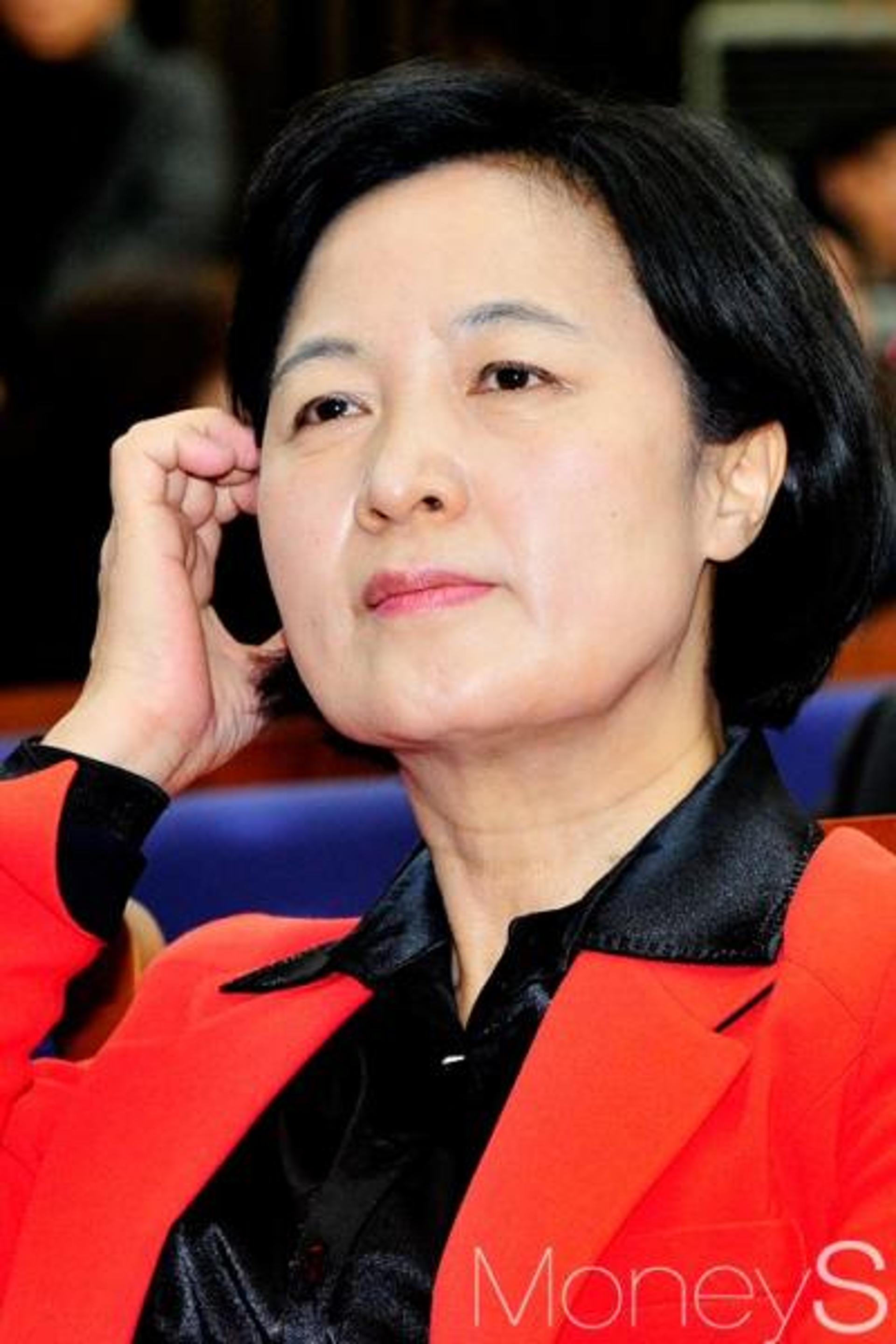 최순실 태블릿PC, 추미애 "대통령 해명 명백한 거짓… 정경유착 혐의 밝혀내야"
