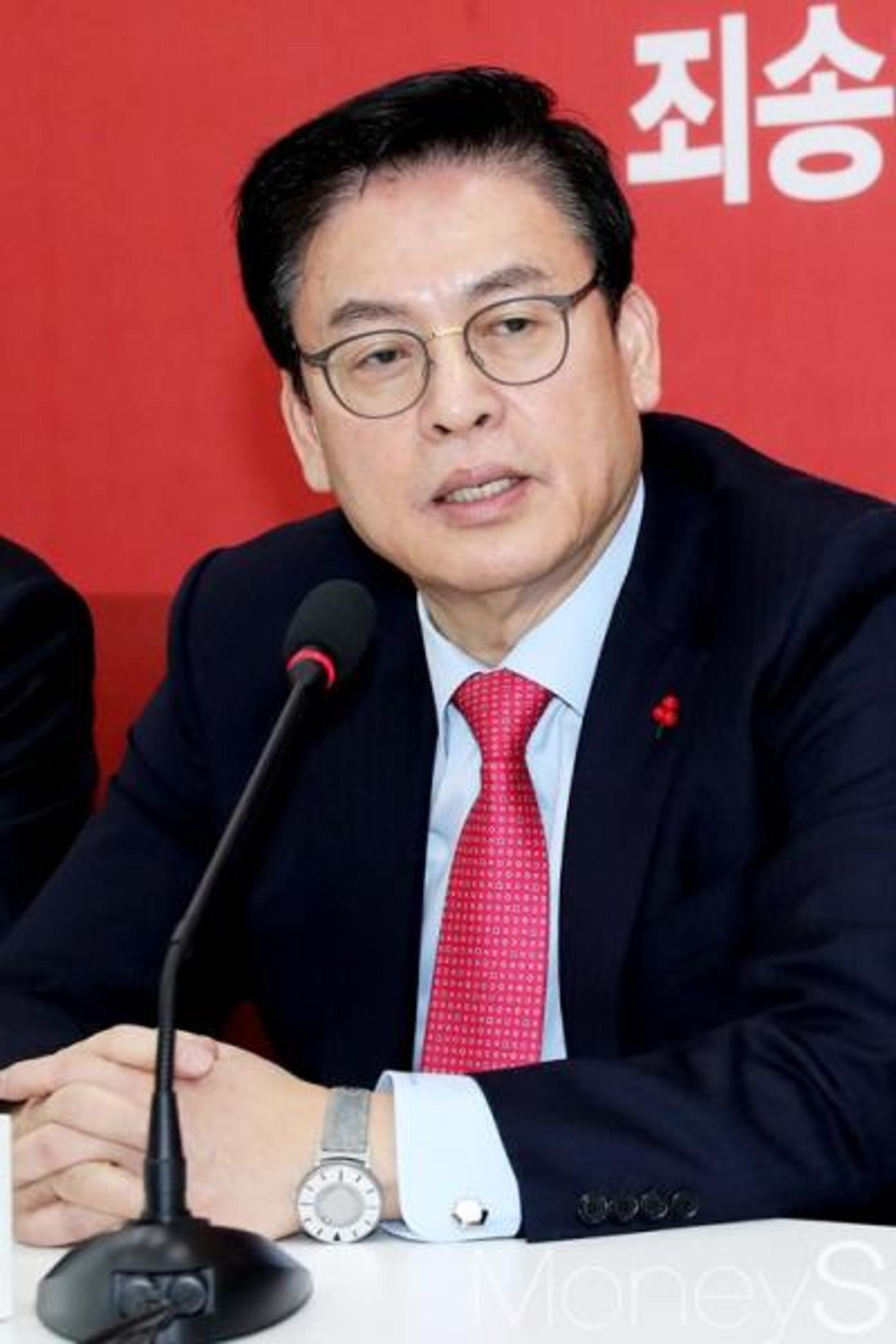 정우택 "반기문, 3류 대한민국 정치 닮지 말고 차원 다른 안목 보여달라"