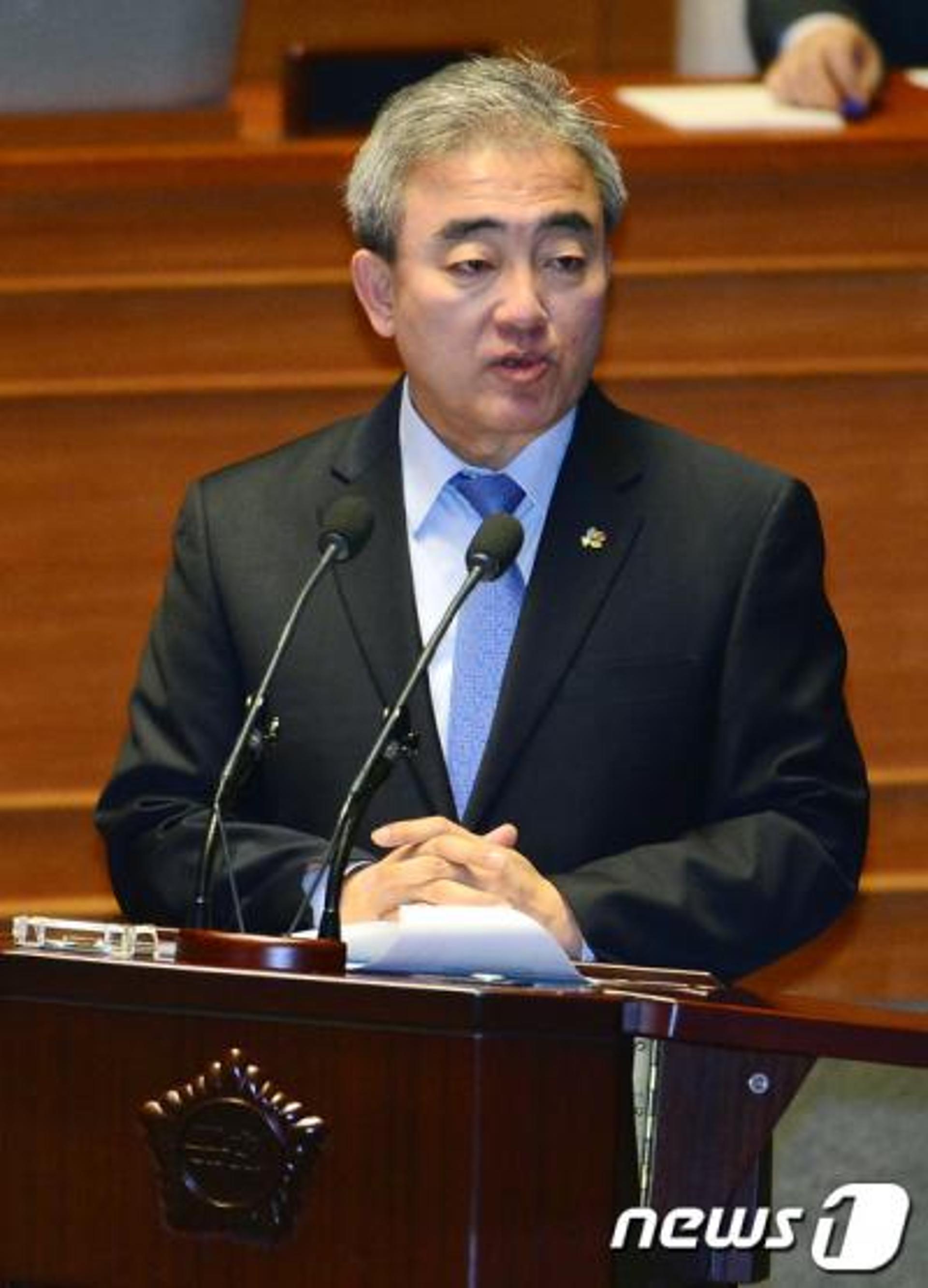 [유진룡 특검 출석] "조윤선에 블랙리스트 인사 정리 부탁"(속보)