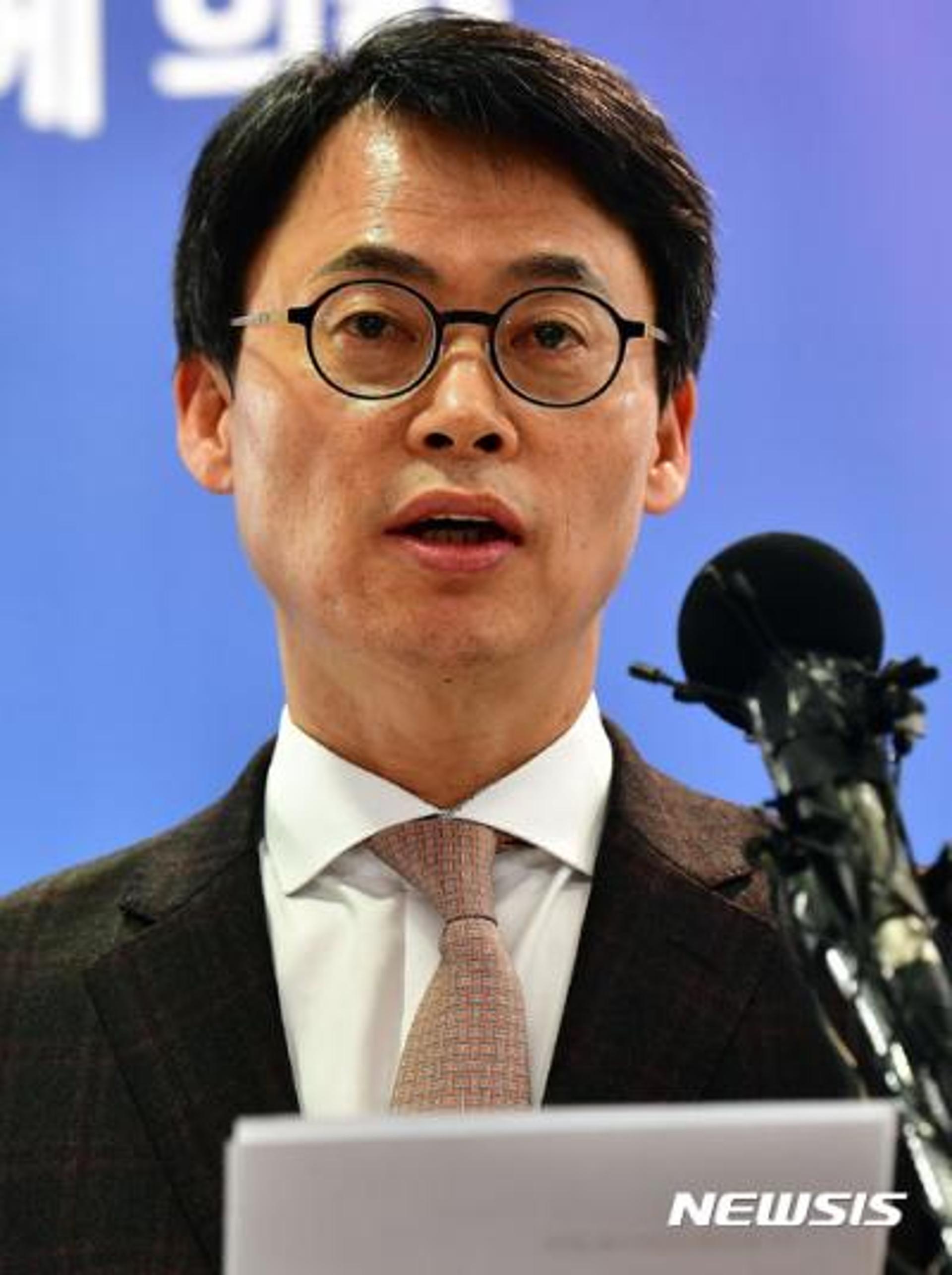 특검 청와대서 철수, 조국 교수 "압수수색 거부 지시 관련자 처벌해야"