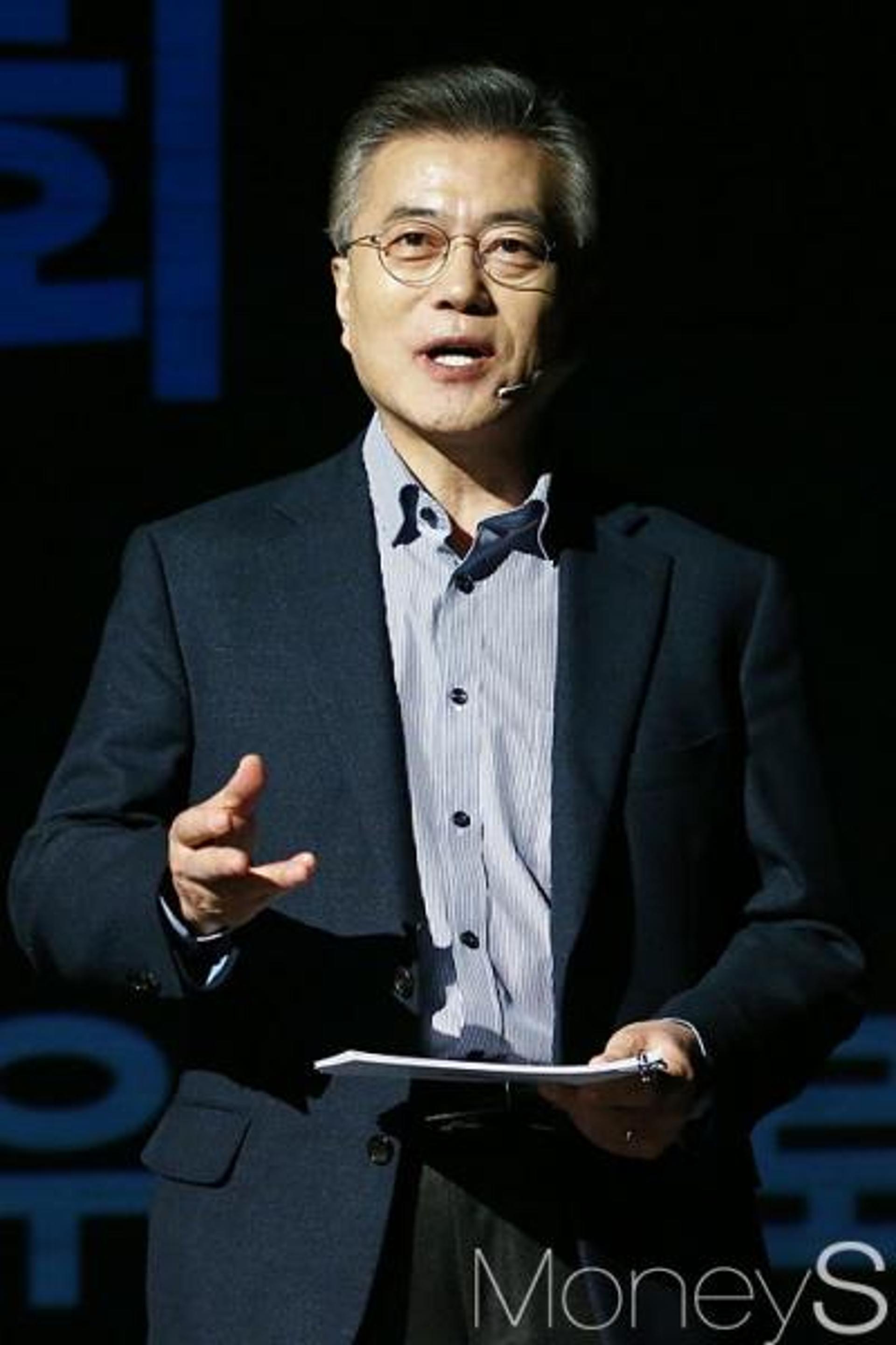 심화진 성신여대 총장 법정구속, 문재인 "전인범 부인, 자문역으로 모신 바 없다"