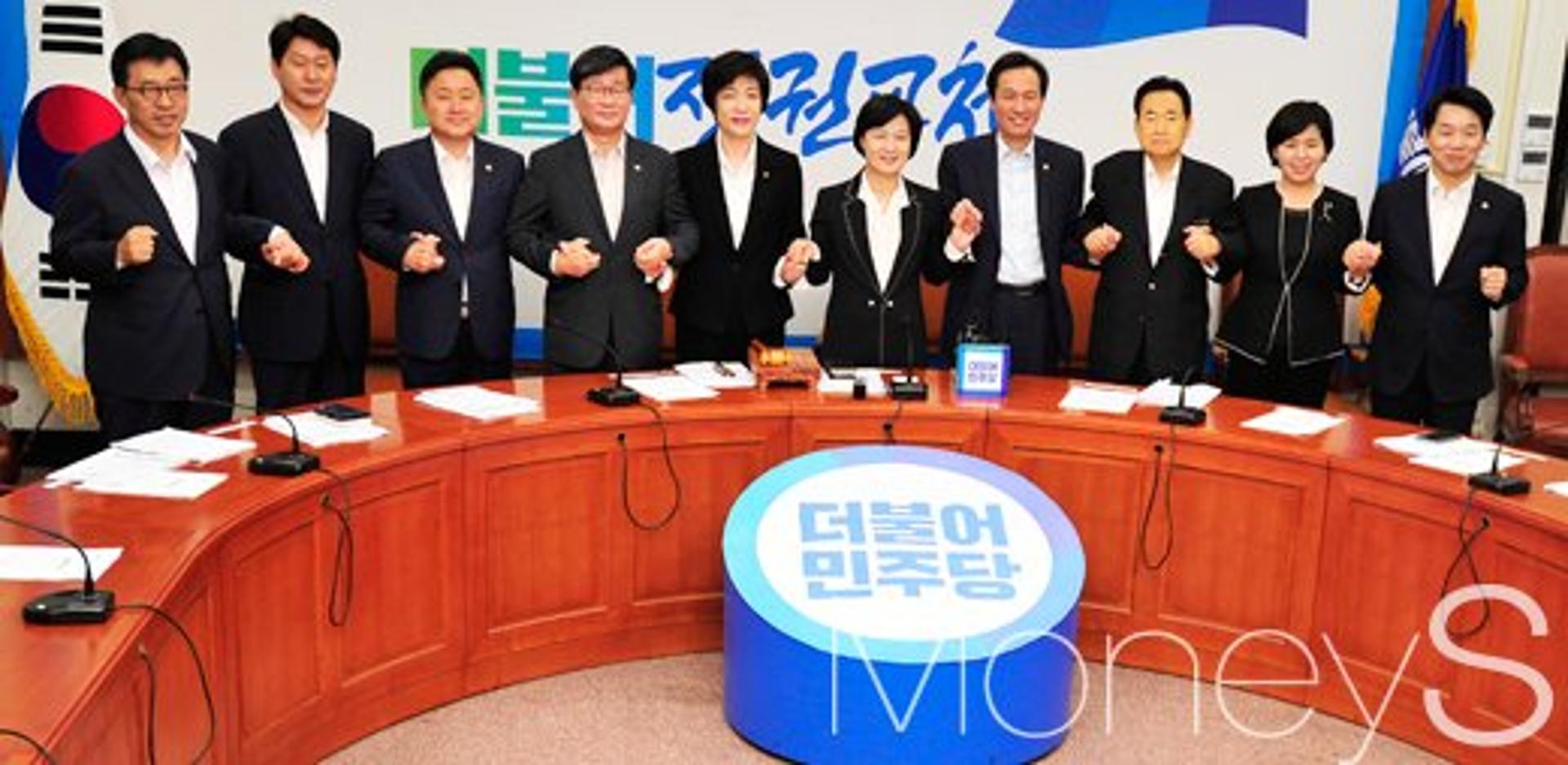 [더리더 여론조사] 민주당 40% 돌파, 새누리·국민의당·바른정당 순