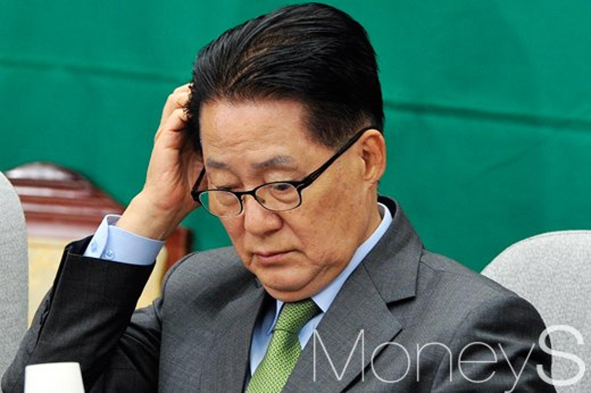 대통령 대면조사 불투명, 박지원 "추한 모습 보이지 말고 자진사퇴 하시길. ㅉㅉ"