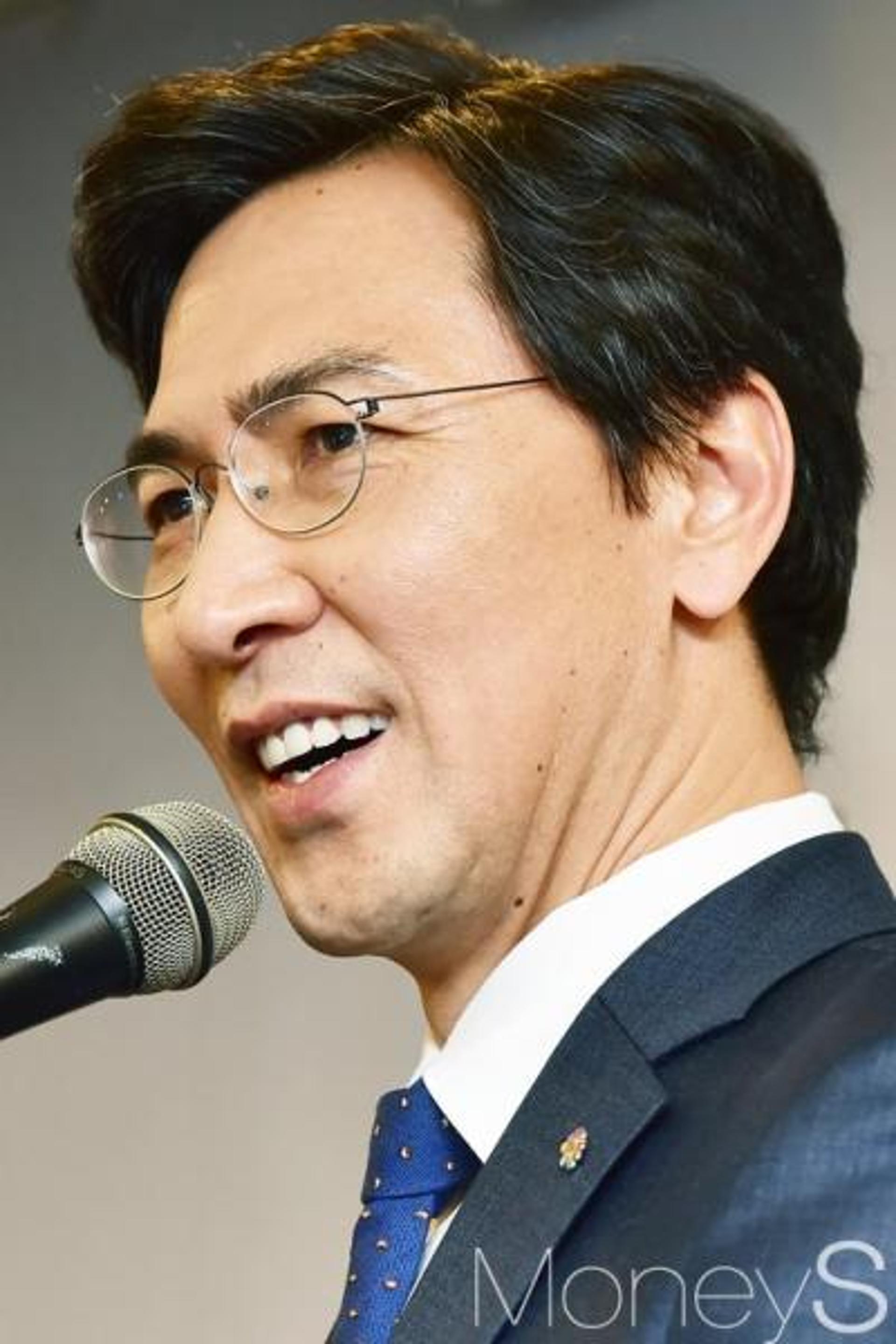 안희정, '광역자치단체장 평가' 지지율 70.8%, 10개월 연속 1위