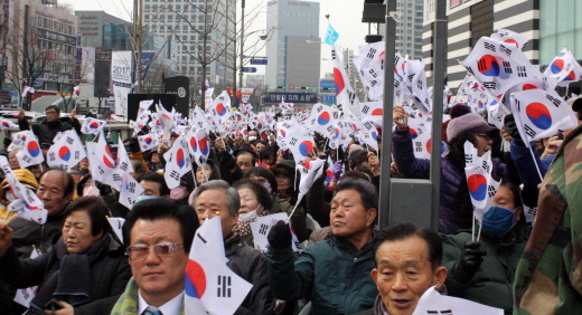 ‘박근혜를 지켜라’… 보수단체, 태극기집회 총력전