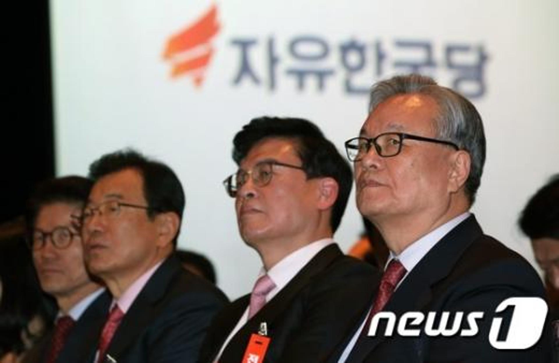 자유한국당으로 새출발, 오늘(14일) '책임과 미래 국민 속으로' 버스 출정식