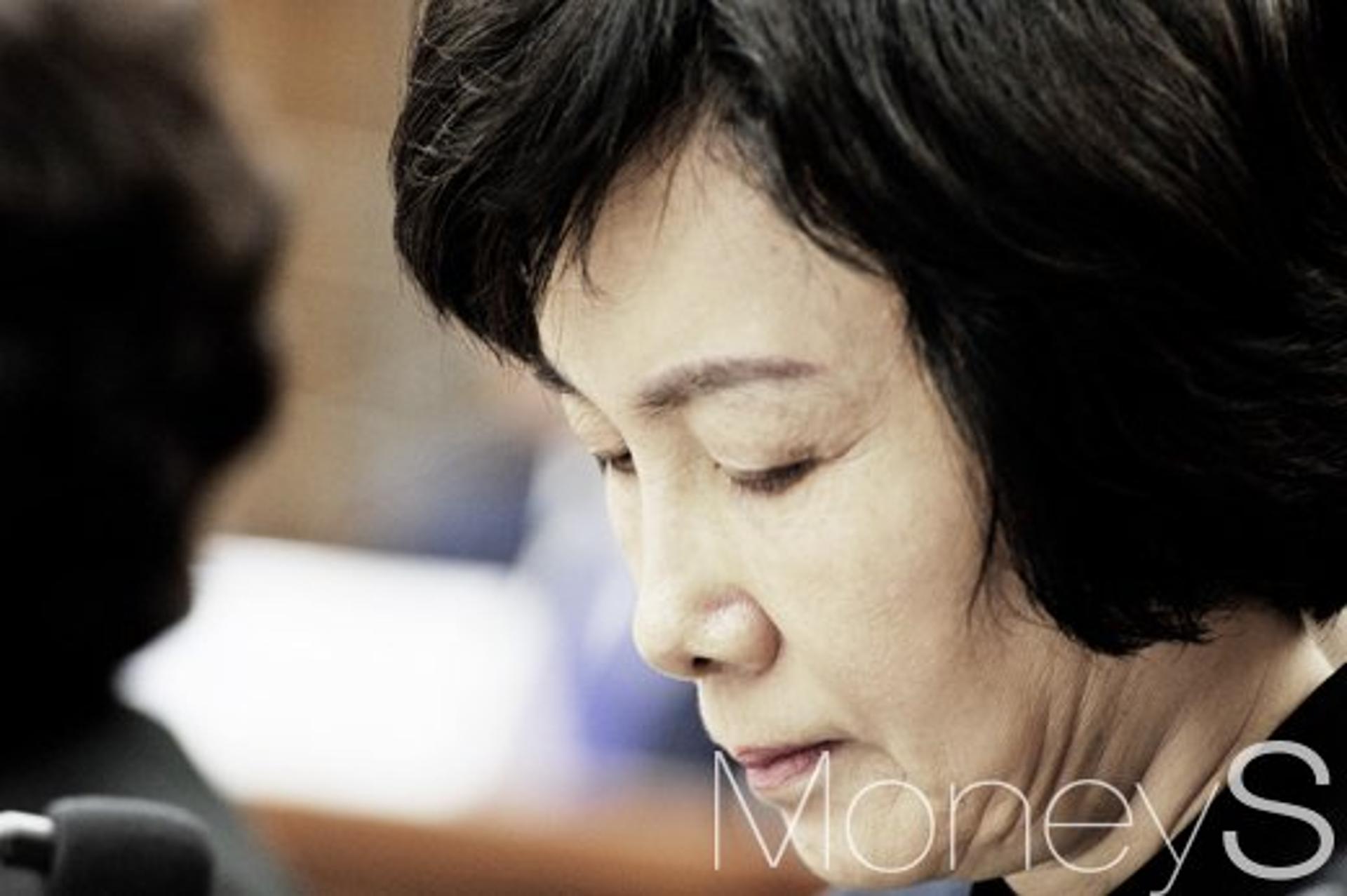 [속보] '영장 재청구' 최경희 전 총장 특검 도착… 정유라 학사 특혜 지시 혐의