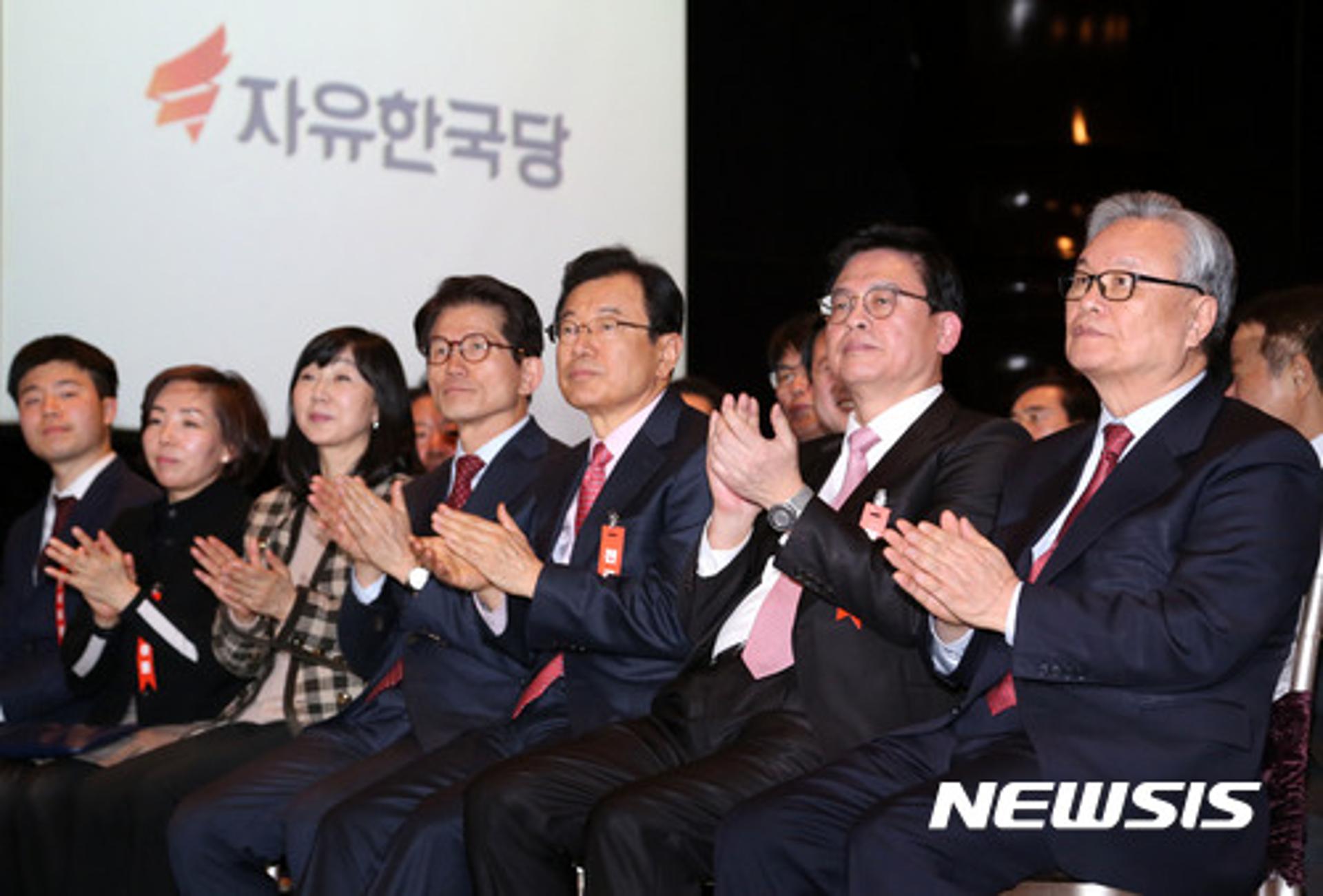 자유한국당으로 새출발, "한국당 약칭, '아메리카당' '니뽄당'이 있냐"