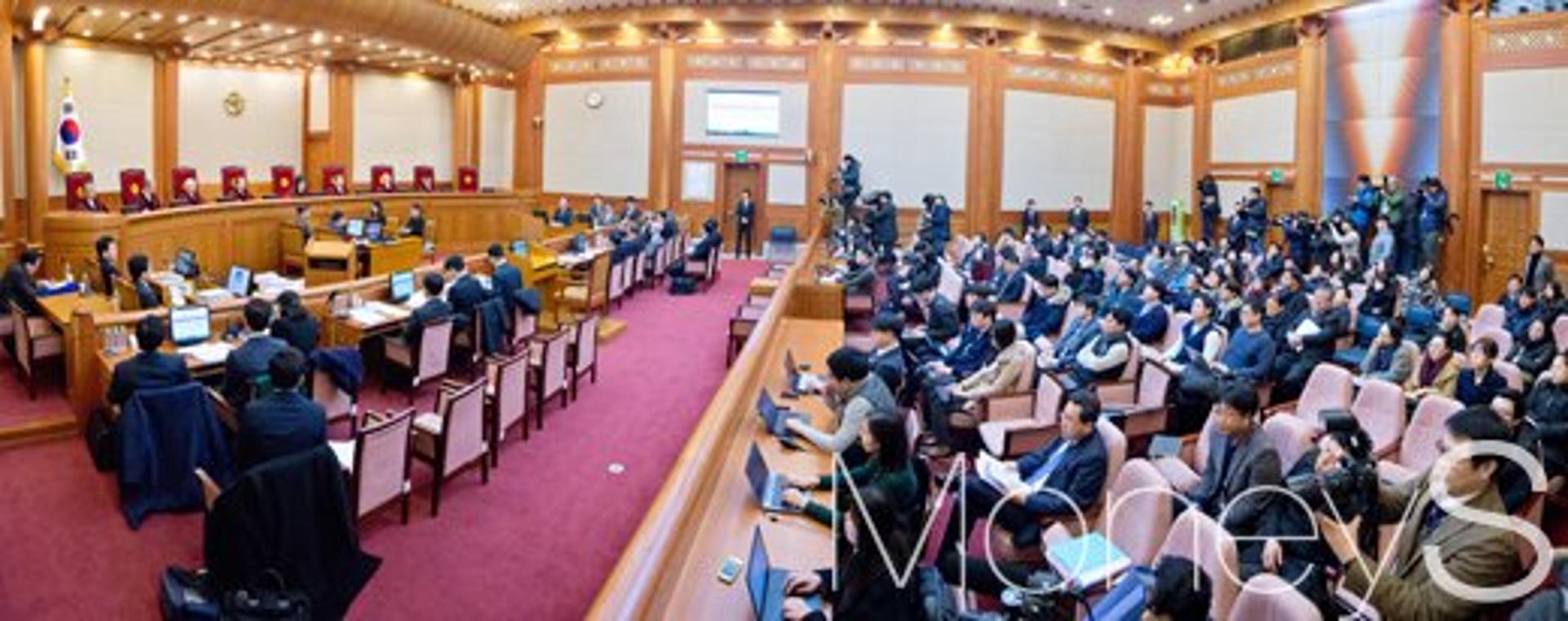 김평우 변호사, 헌재 재판부에 삿대질하며 항의 "왜 함부로 진행하느냐"