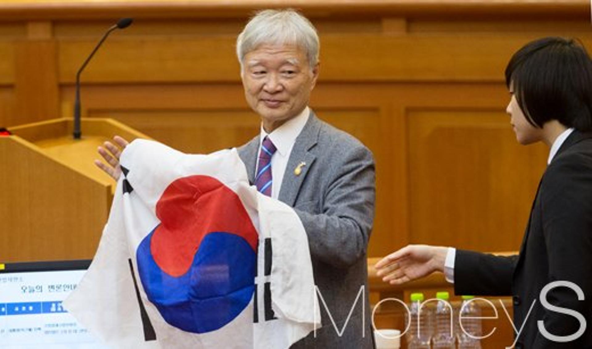 김평우 변호사, 서석구 "건강상 어려움에도 헌재 존중해 자제… 헌재가 변론 막은 것"