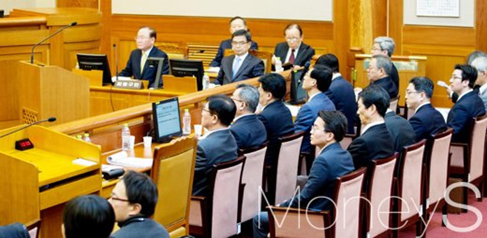 [속보] 헌재 "변론 종결 뒤 첫 평의 진행"