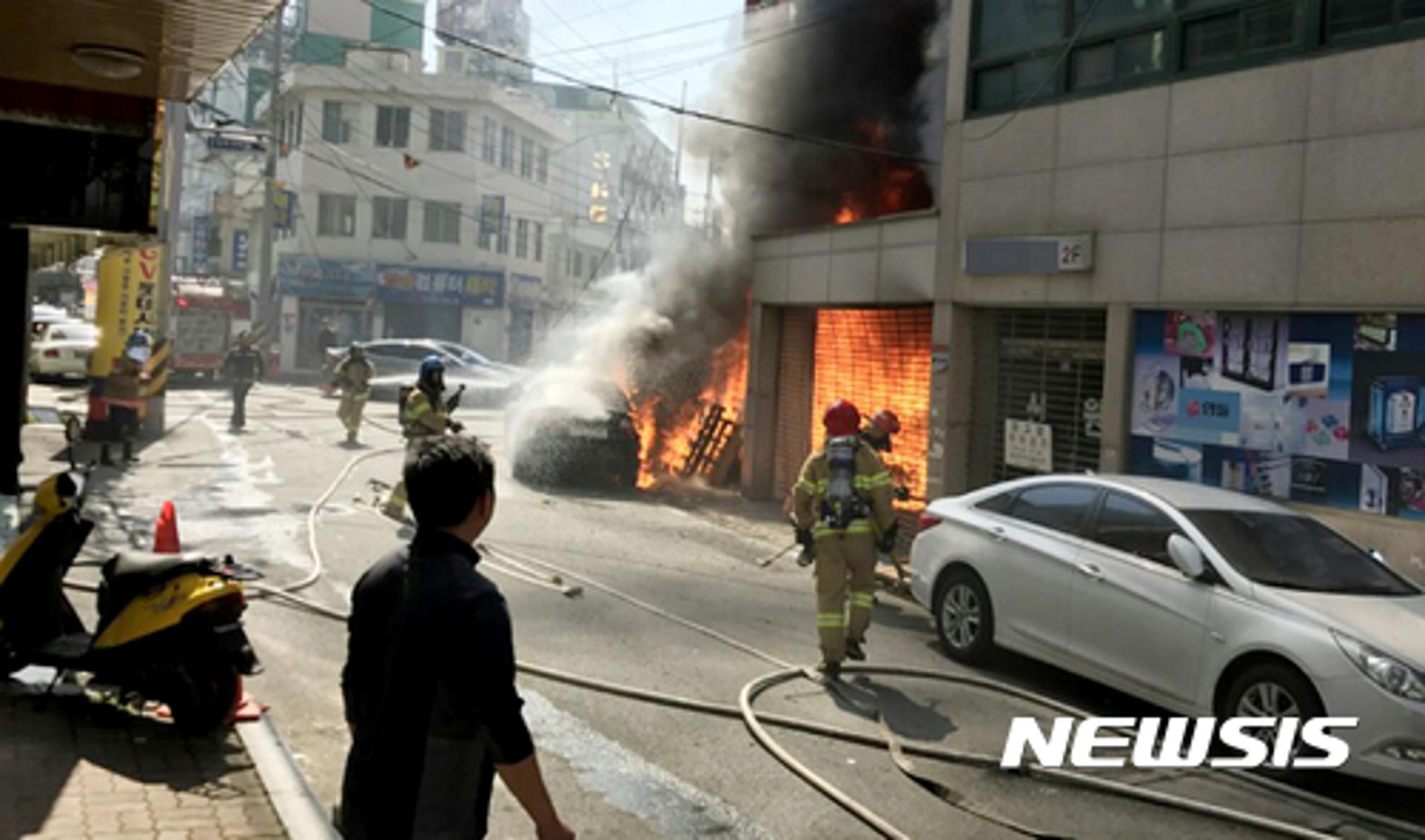 광주 화재, 신안동 모텔에서 불 시작… 소방대원 긴급출동 진화중