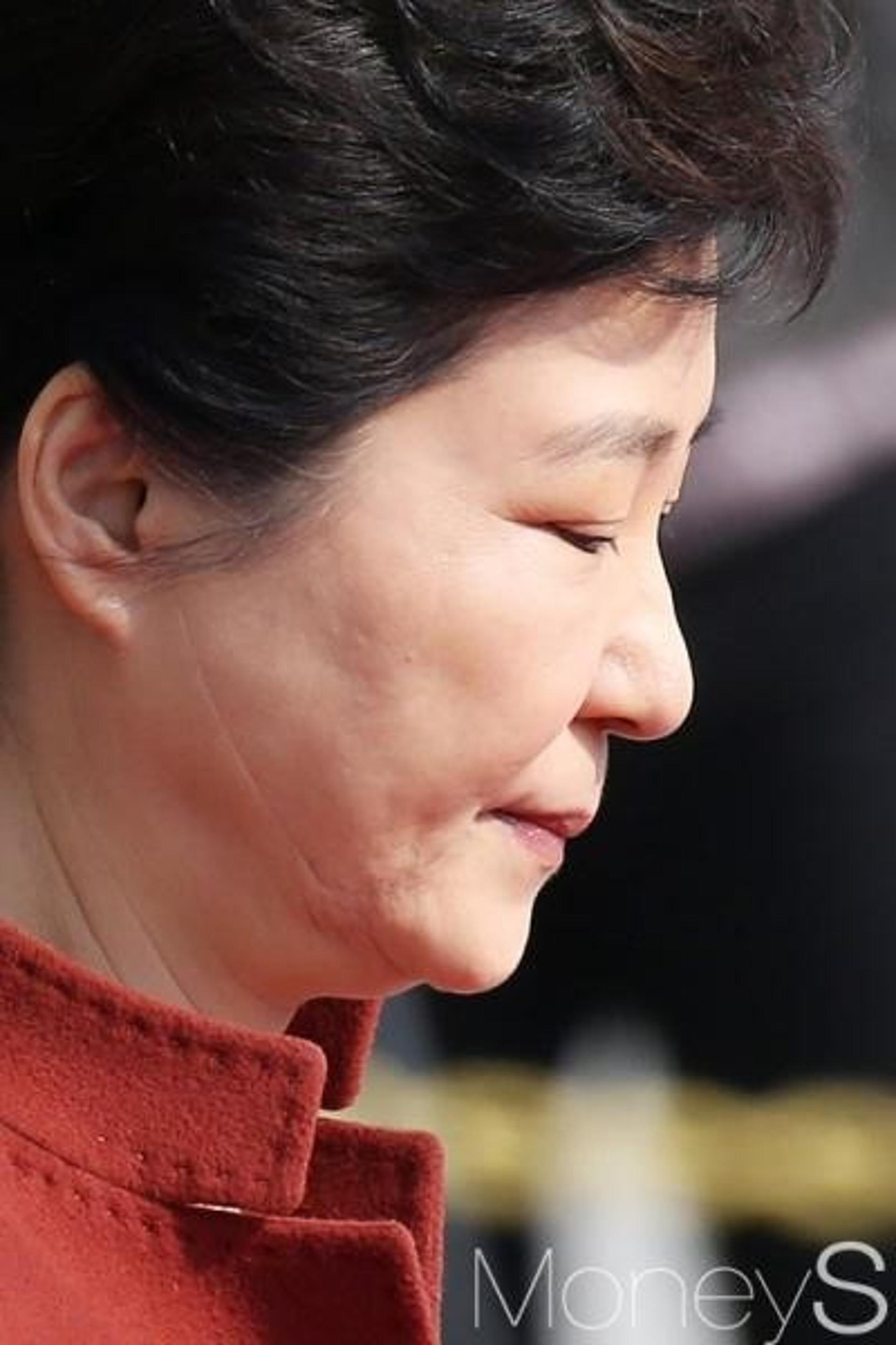 '운명의 날' 박근혜 검찰 조사, 유영하·정장현 변호사 '방패' 역할
