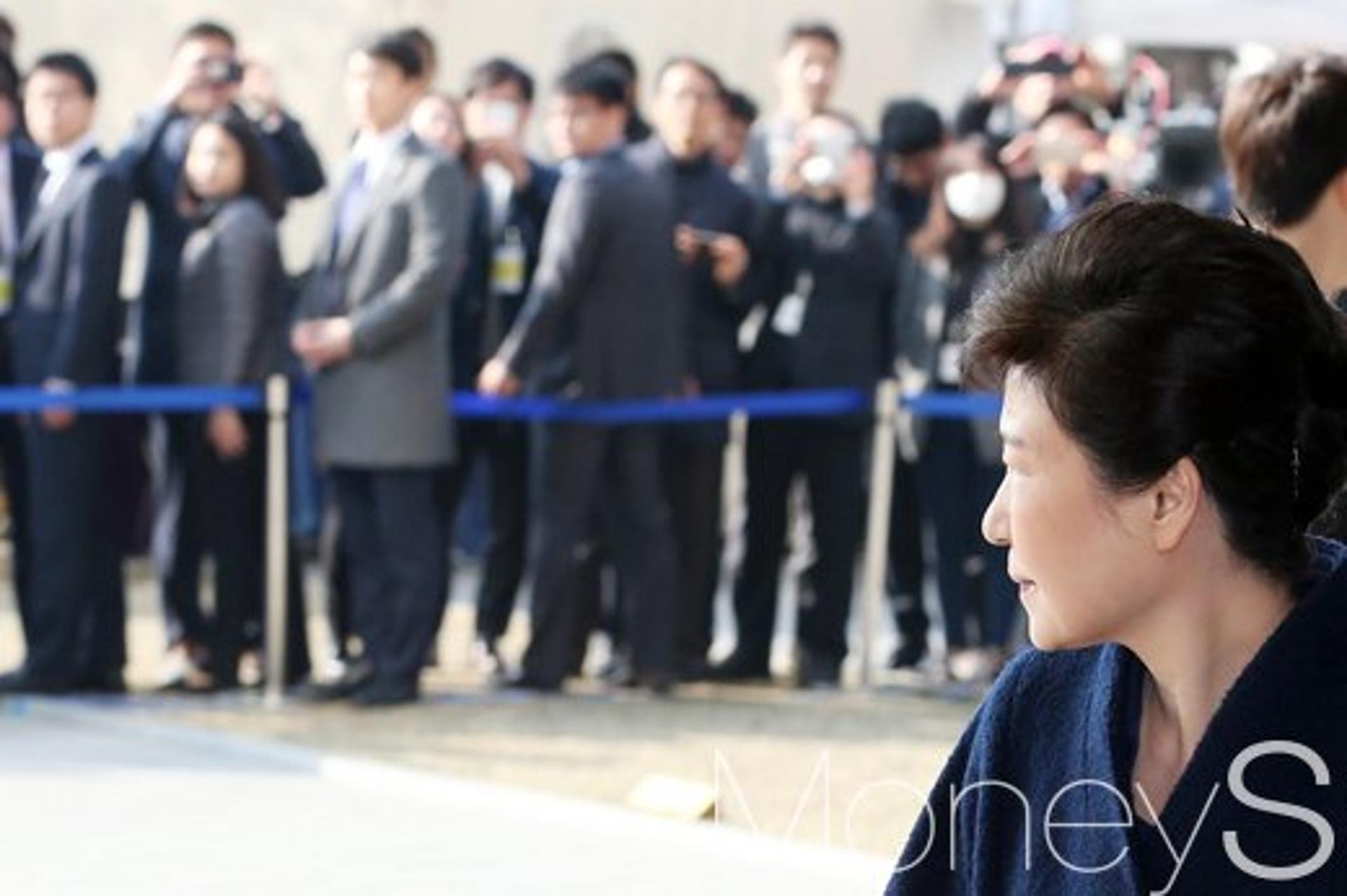 [박근혜 검찰조사]지금까지 2번 휴식, 야간 조사 개시