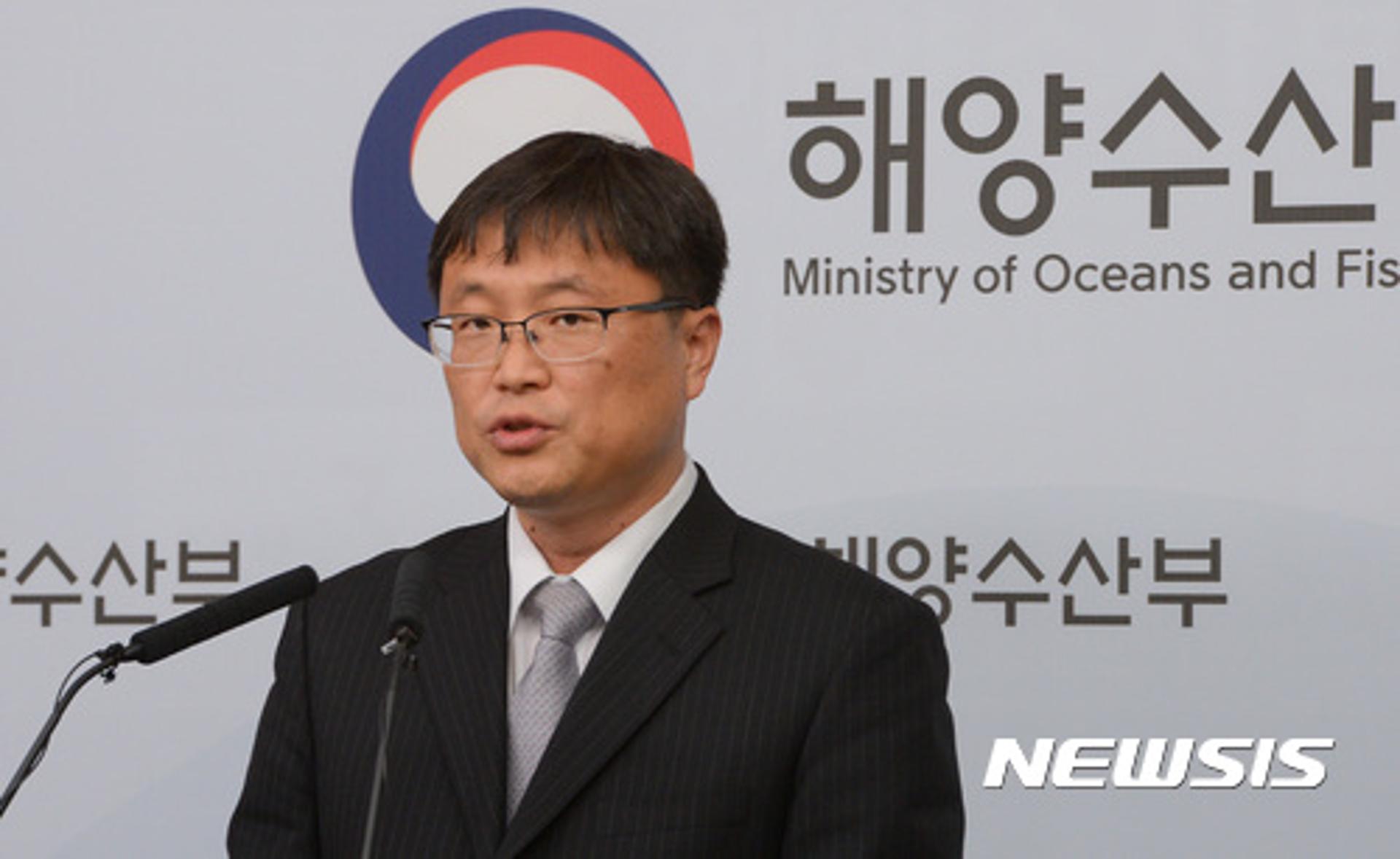 [세월호 인양 상황] 이철조 단장 "오늘 반잠수선에 선적하는 게 목표"(속보)