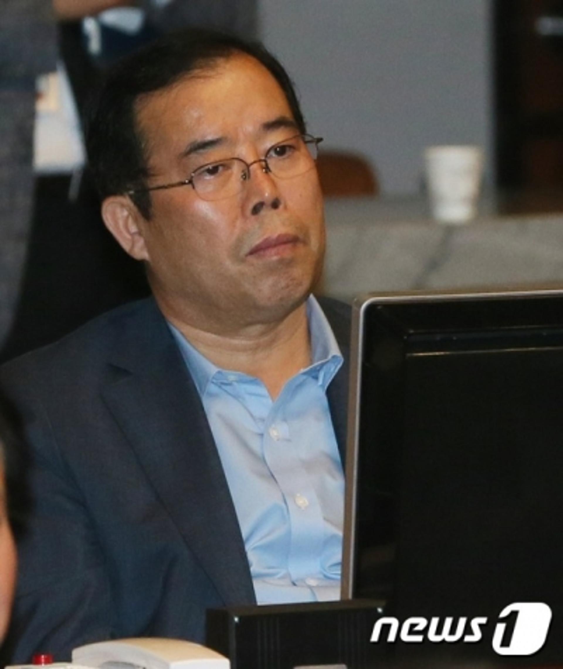 박성중 의원, 교통신호 위반으로 적발… '경찰 이름 묻고 카메라 촬영' 논란