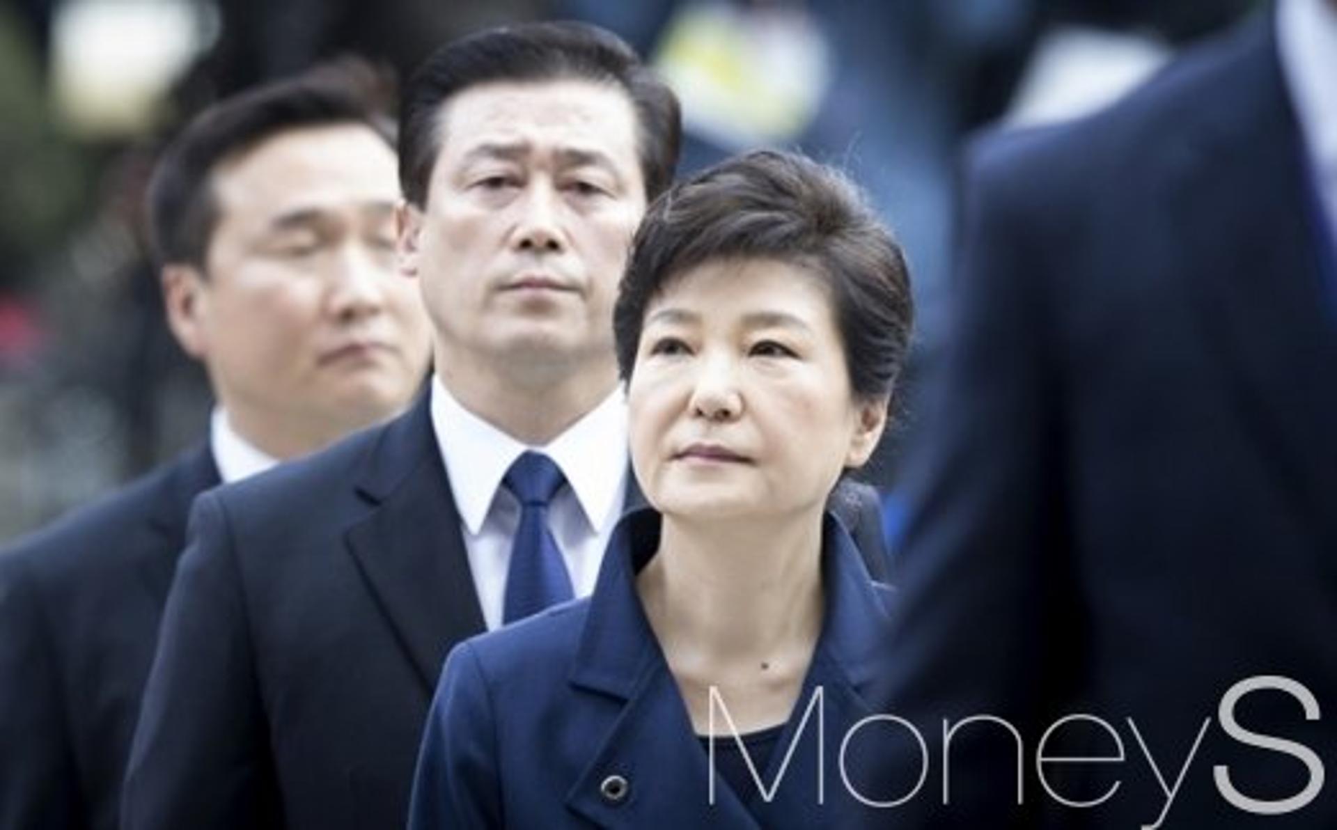 박근혜 영장심사, 안철수 "본인이 자초한 일… 판사 앞에 진실 밝혀야"