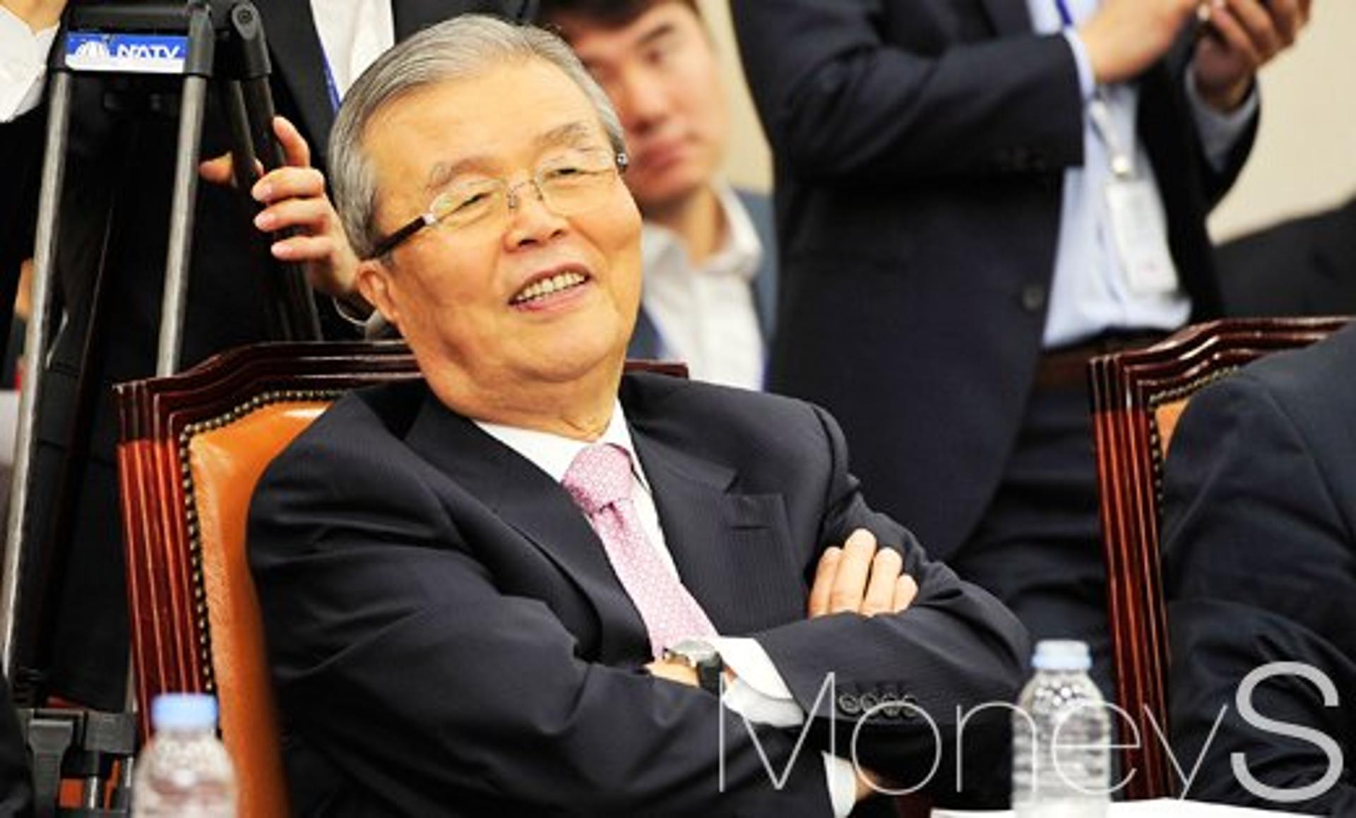 김종인 대선출마 선언 "암울한 그림자 외면할 수 없어… 허락된 모든 것 던지겠다"