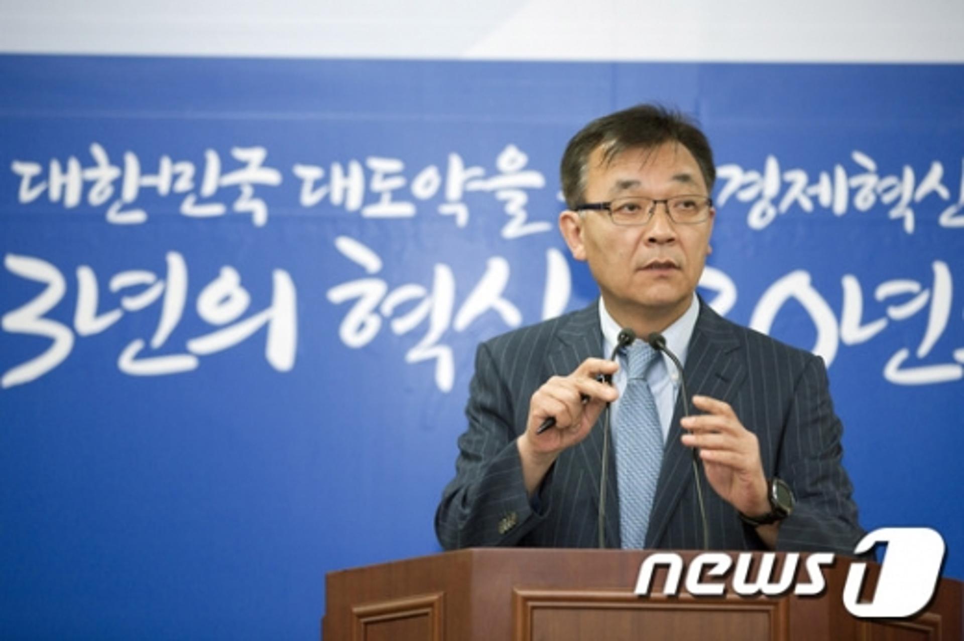 김용수 실장, 방통위 상임위원 내정… "박근혜 대못박기·알박기 인사"