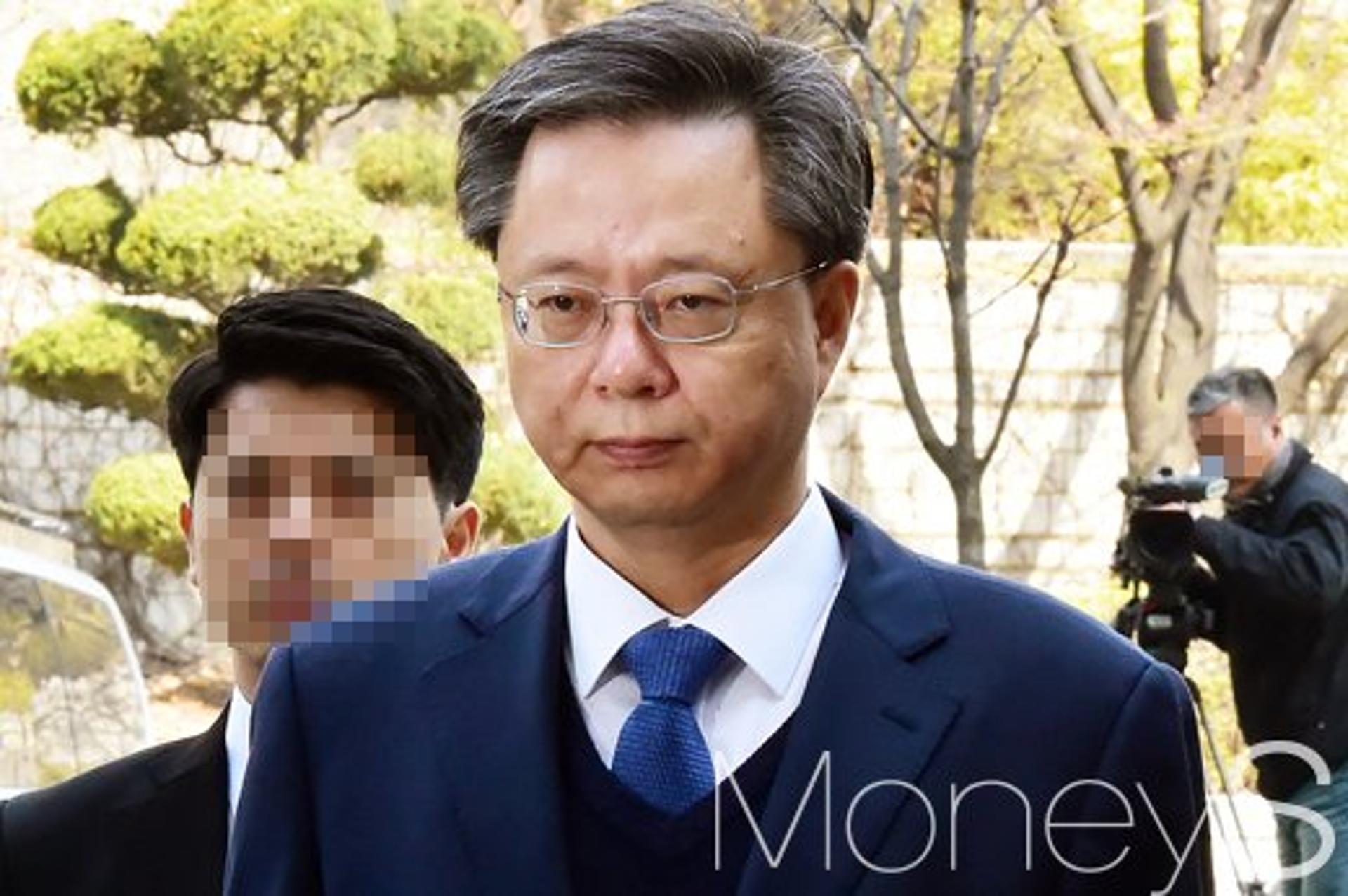 우병우 영장심사 출석, 3시간 만에 휴정… '도시락' 점심 후 곧 재개