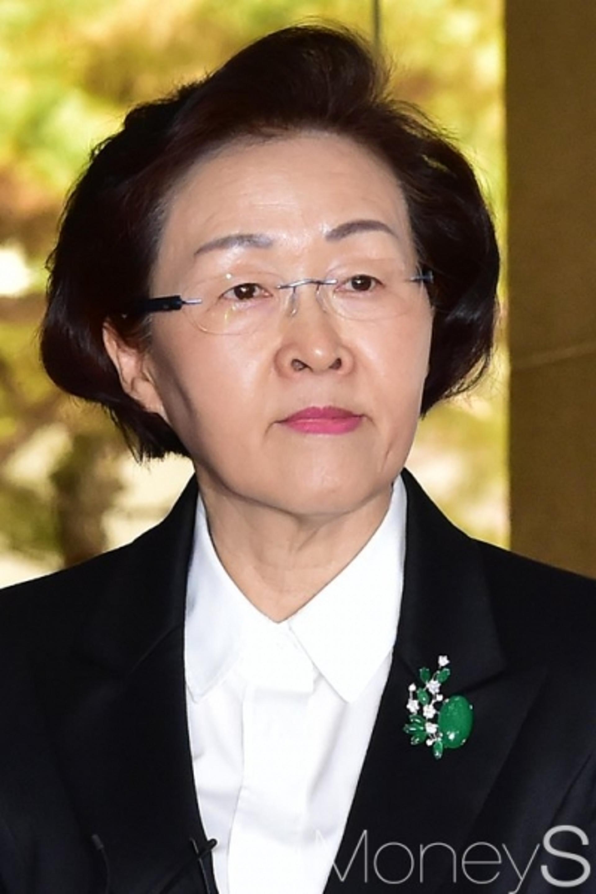 신연희 강남구청장 경찰 출석, 예외없이 "성실하게 조사에 임하겠다"