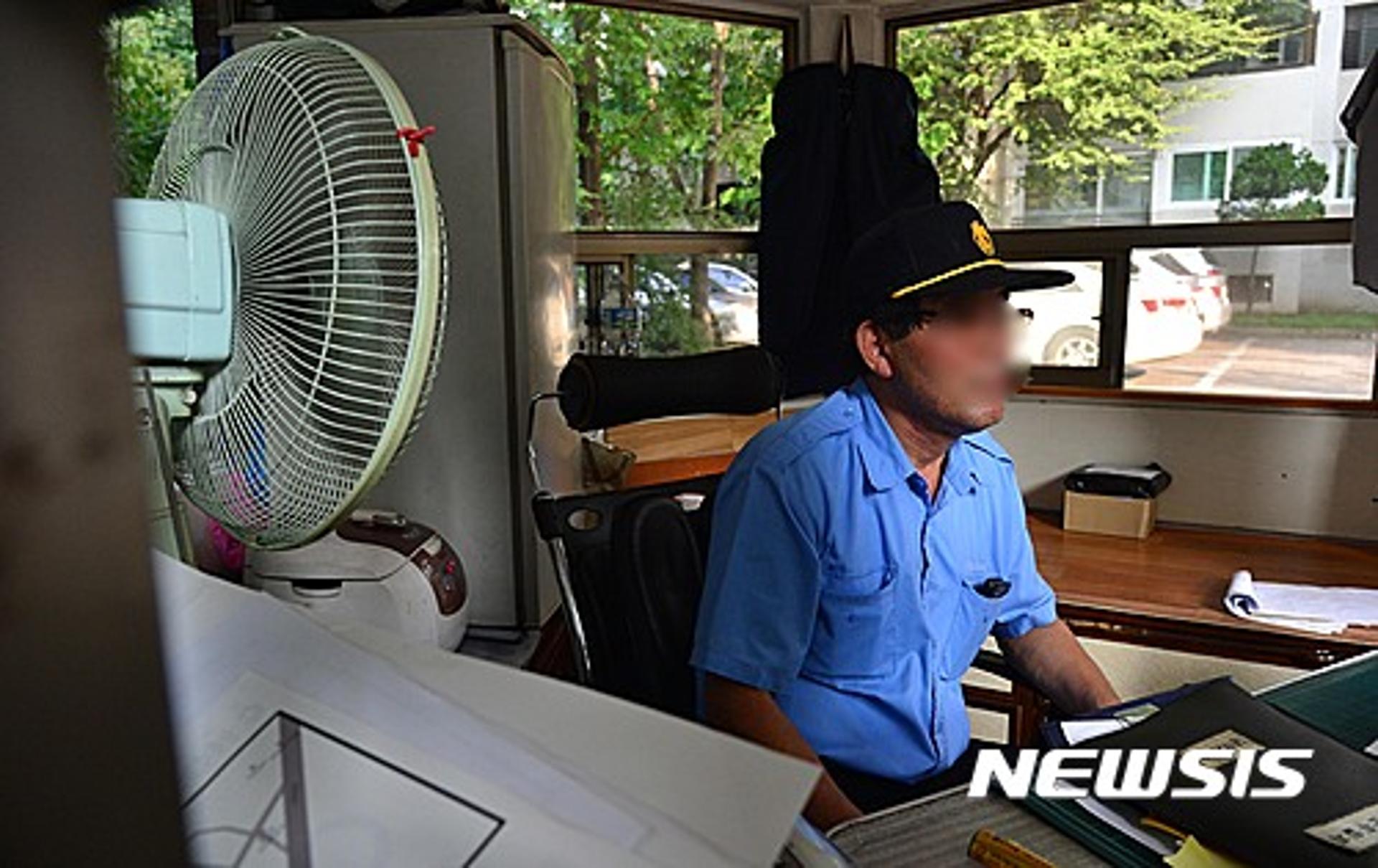 '아파트 경비실 택배 수령' 입법화, 왜 무산됐나