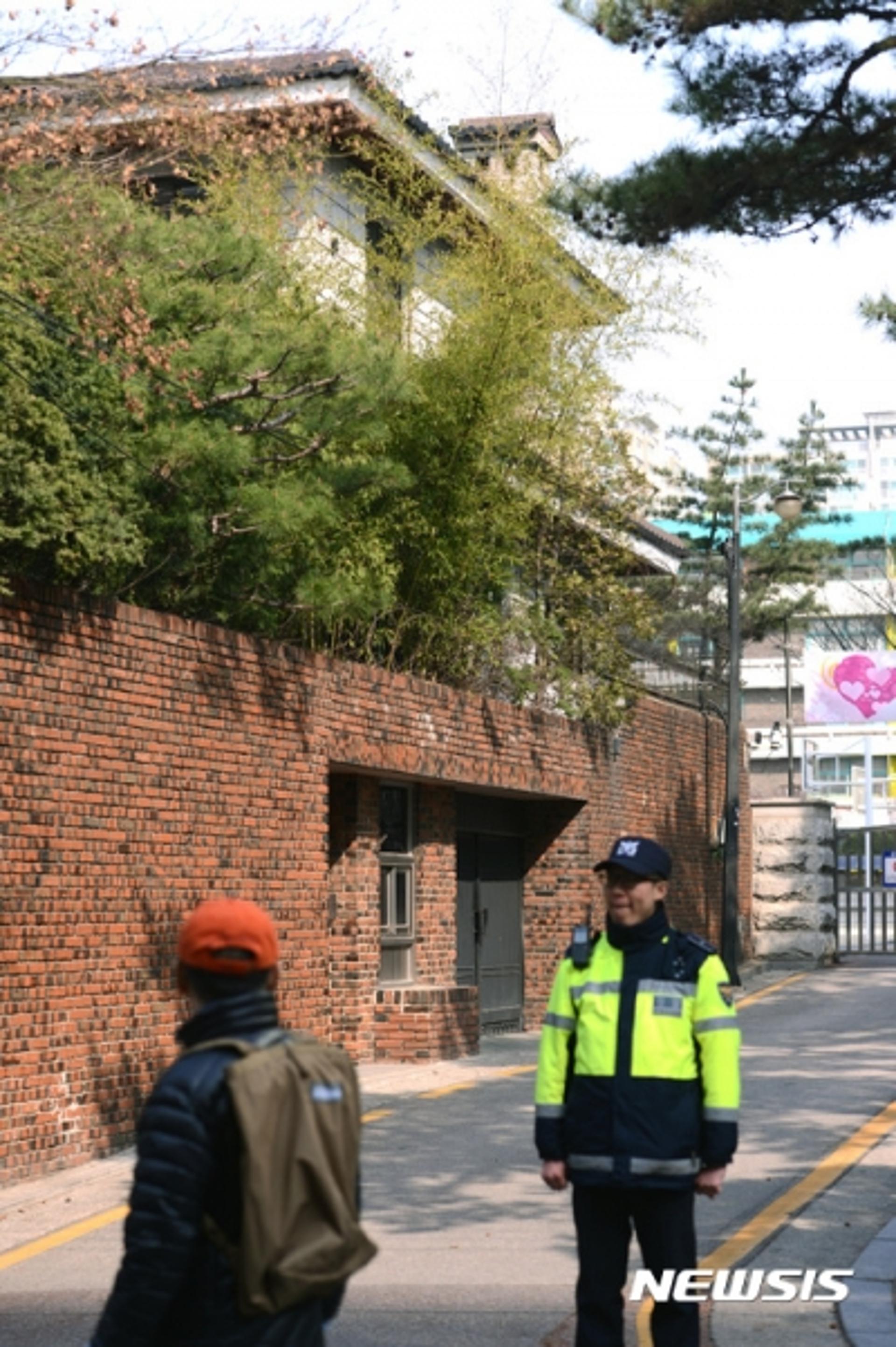 내곡동 이사 가는 박근혜, 삼성동 자택 '67억5000만원'에 팔았다