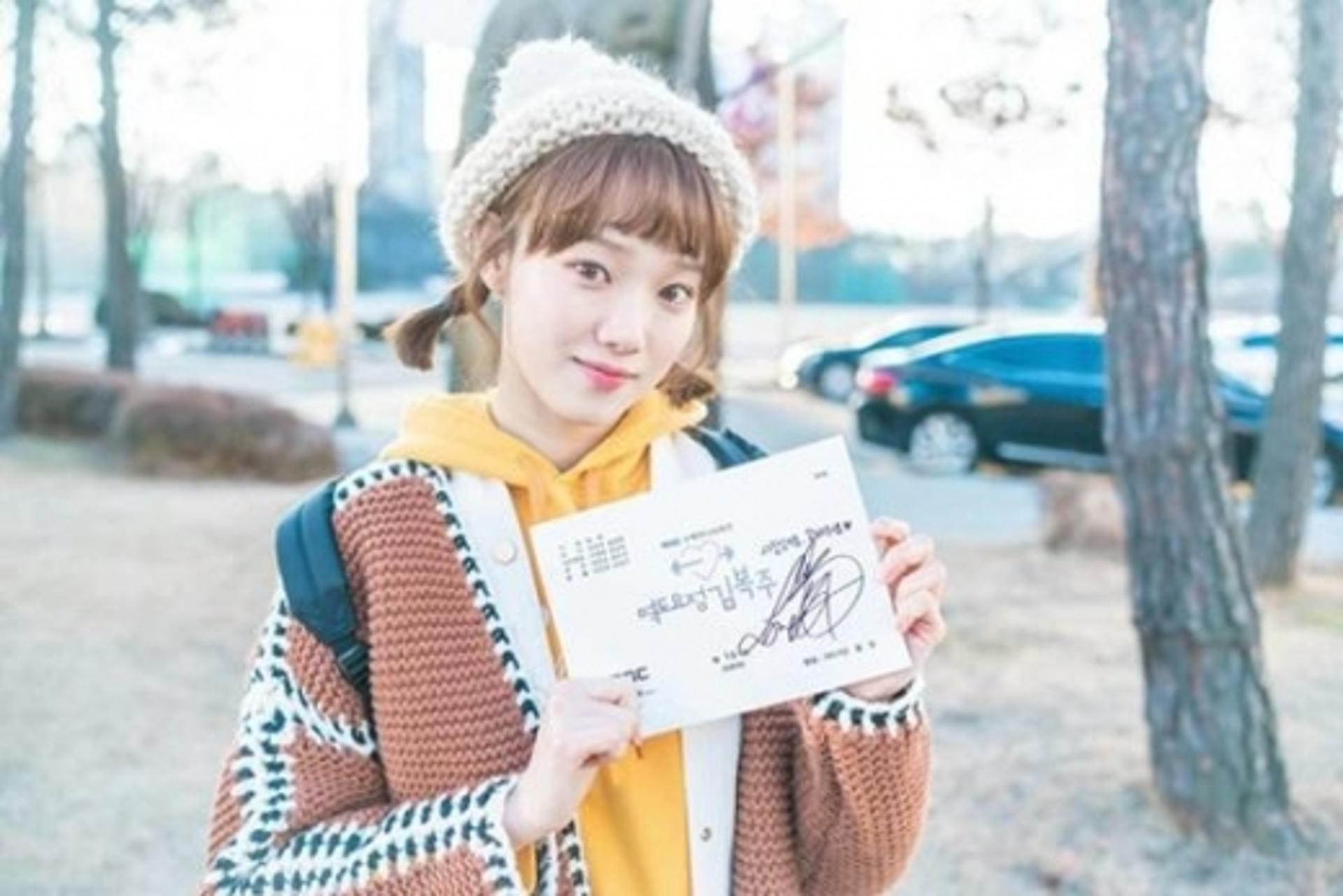 이성경, 조혜정과의 불화설 해명 "잠깐 켜본 것… 신중하게 행동하겠다"(전문)