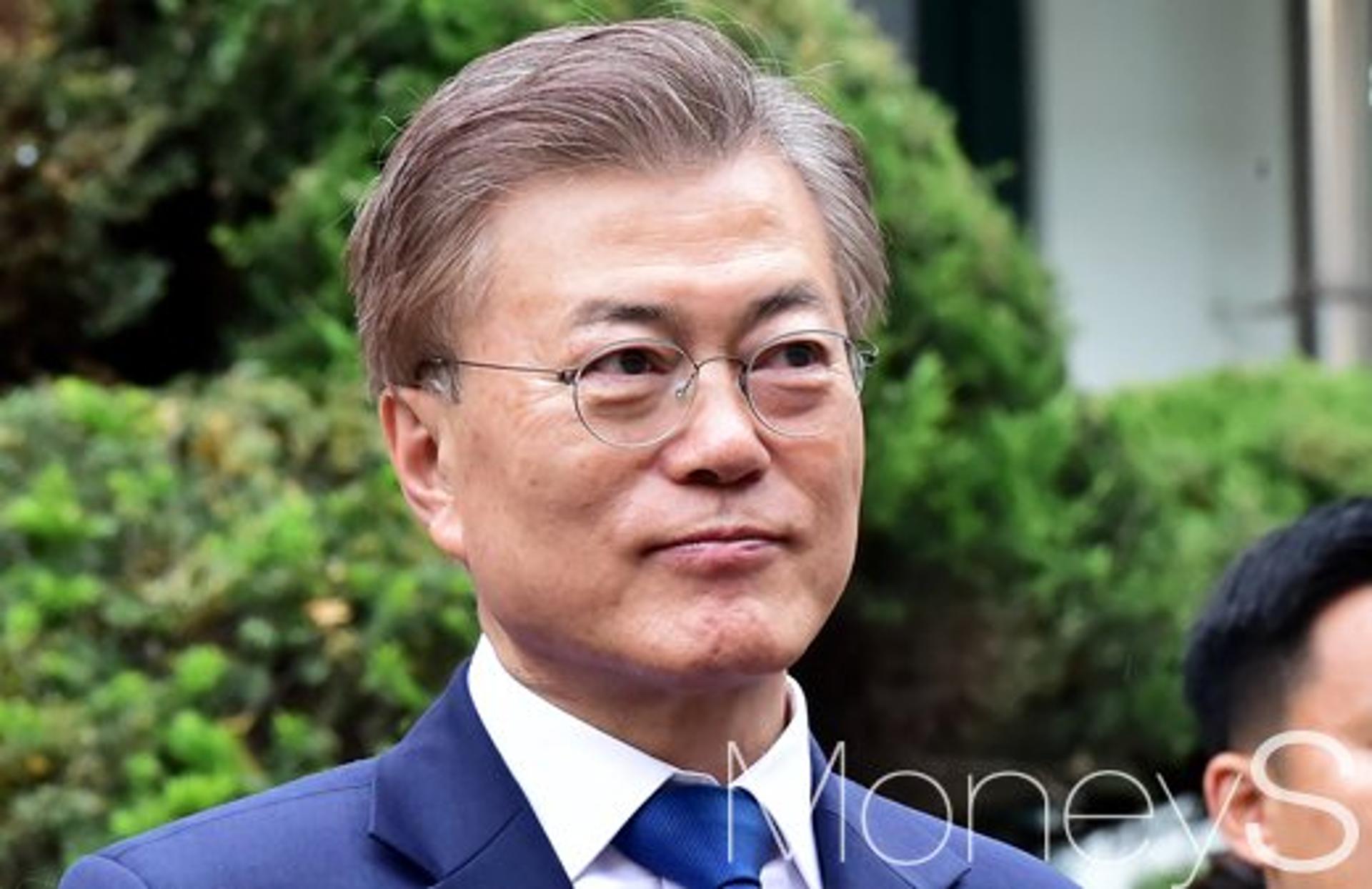 은정초등학교 방문, 문재인 대통령 "미세먼지 측정기, 전국 초중고에 설치"