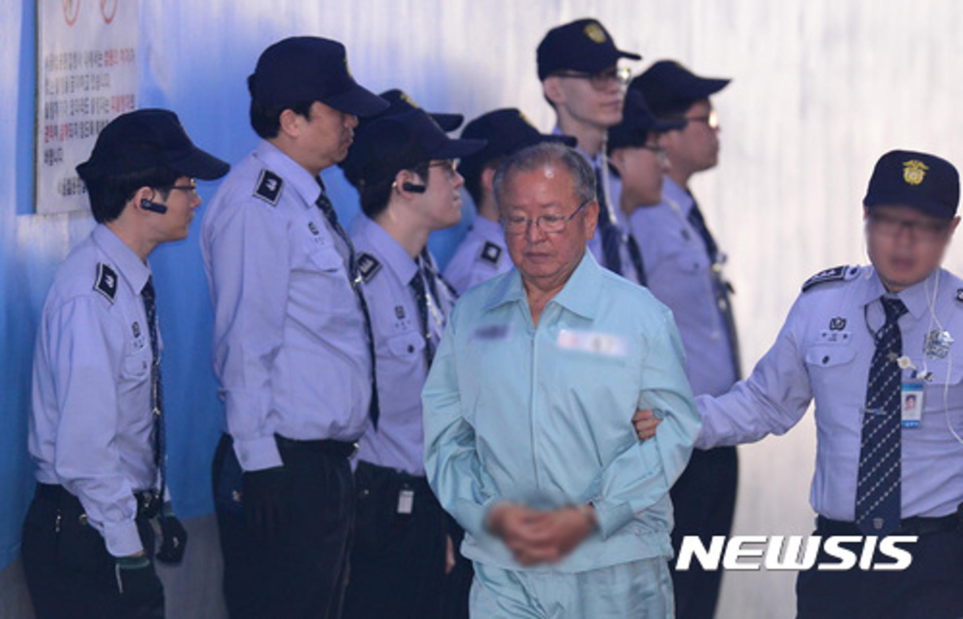 강만수 전 은행장, 징역 4년 선고… 국책과제 선정 개입 '직권남용 유죄'