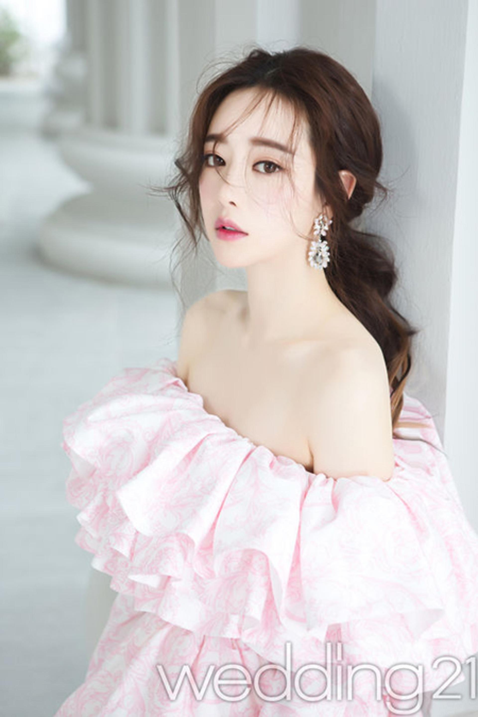 홍수아, 웨딩드레스 입고 우아한 여신美… "드레수아의 귀환"