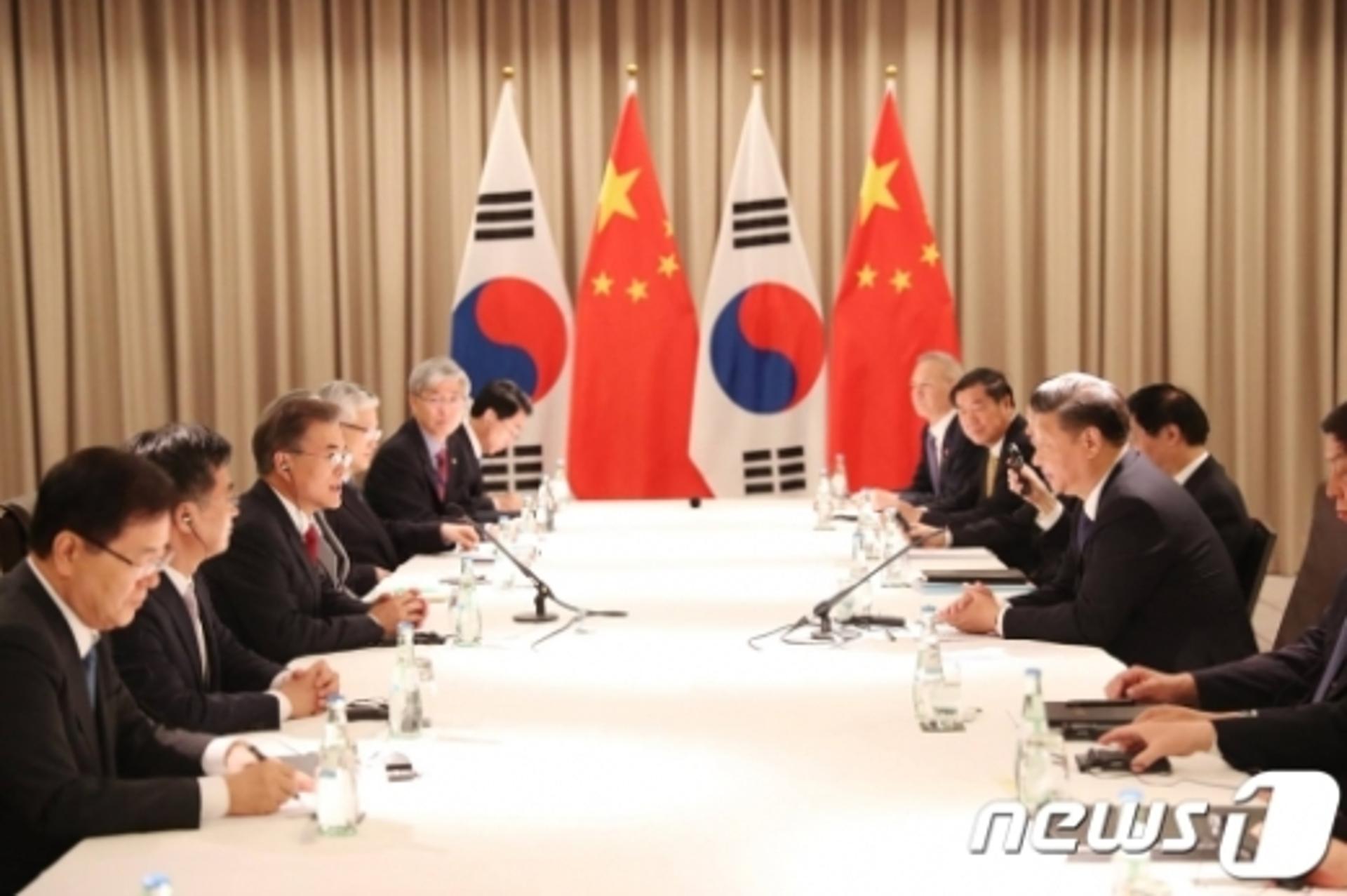 한중 관계 ‘정상궤도로 회복’ 예상… 양국 관계개선 협의