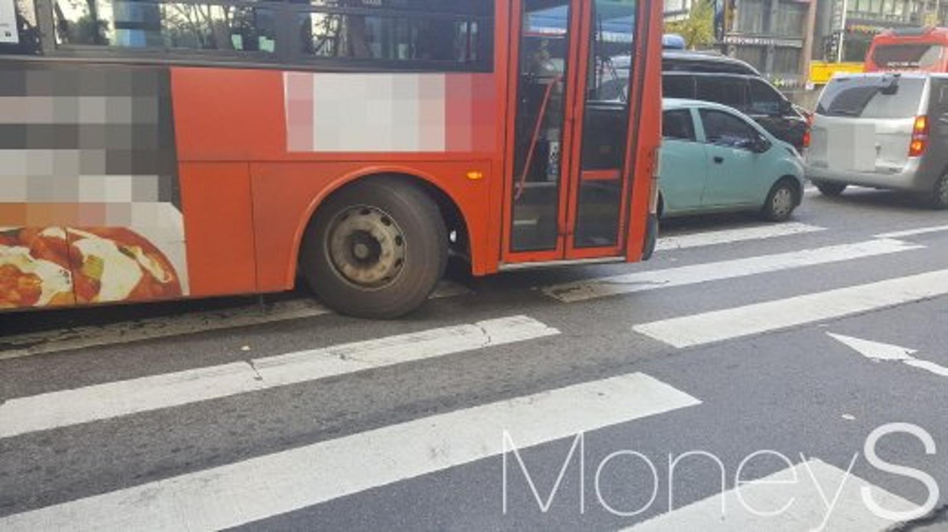 [한줌뉴스] "횡단보도 맞아?"… 위협받는 보행자
