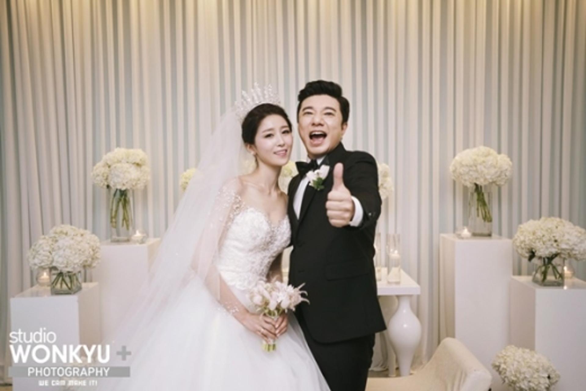 배기성 결혼, 12세 연하 신부와 웨딩마치… "예쁘게 잘 살겠다"