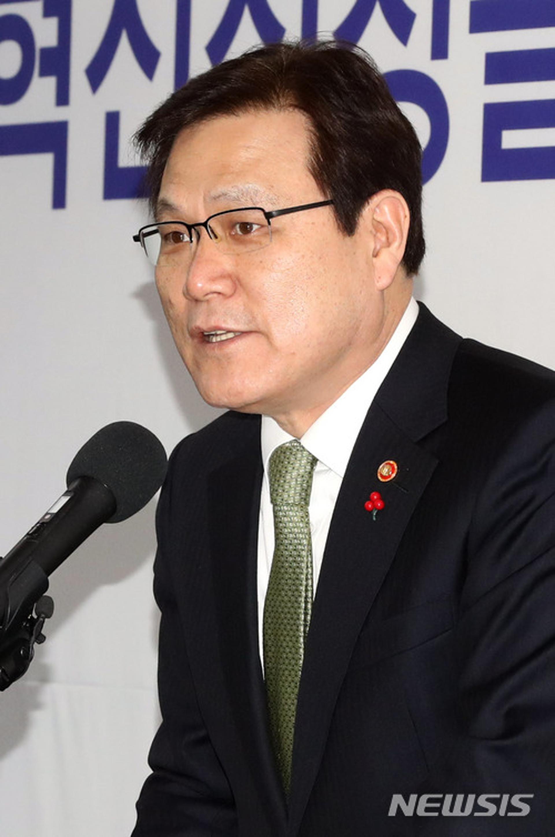 최종구 금융위원장  “가상화폐 거래소 인가제 도입 검토 안해”