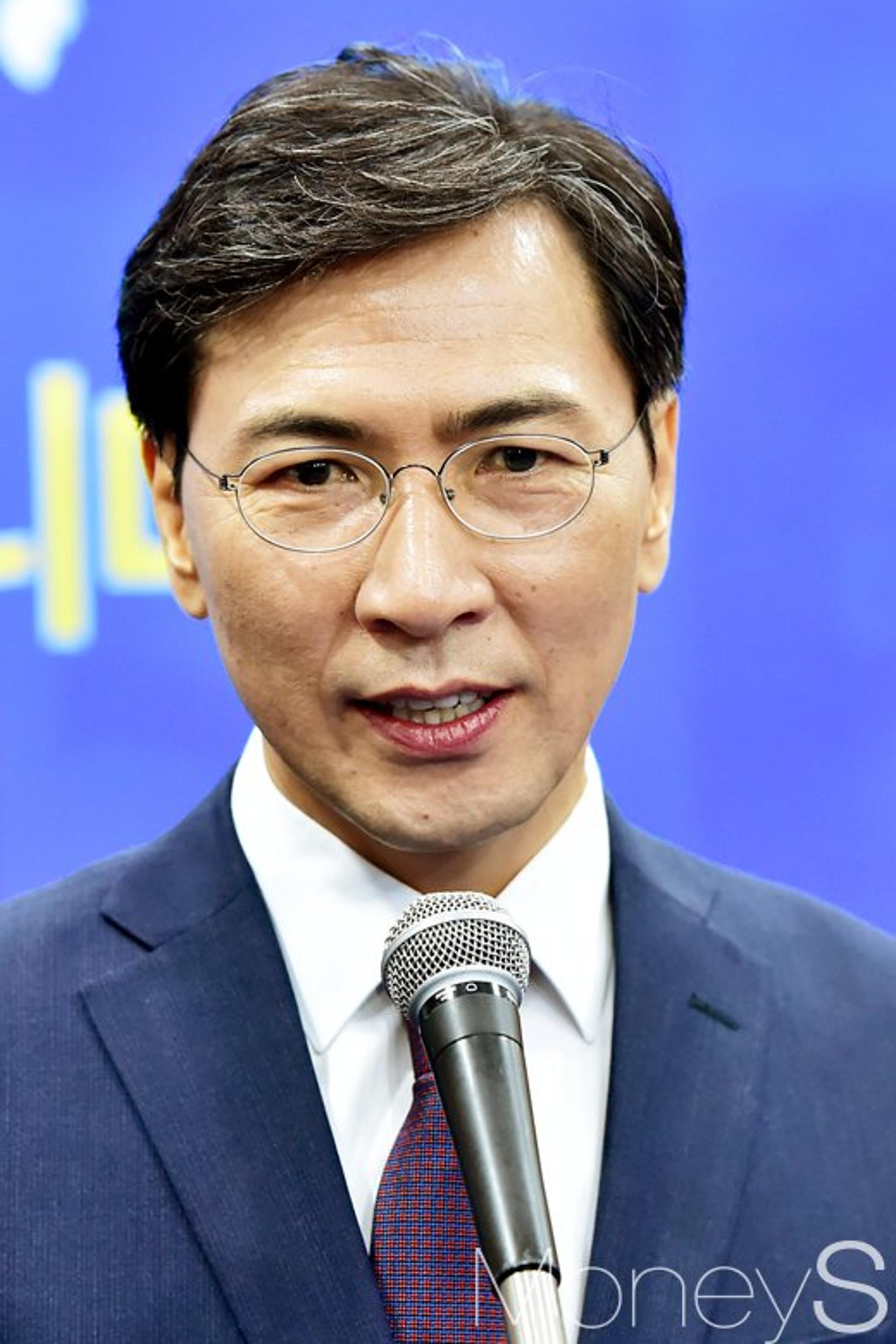 안희정 불출마 "충남지사 3선·보궐선거 출마? 고려 안해"