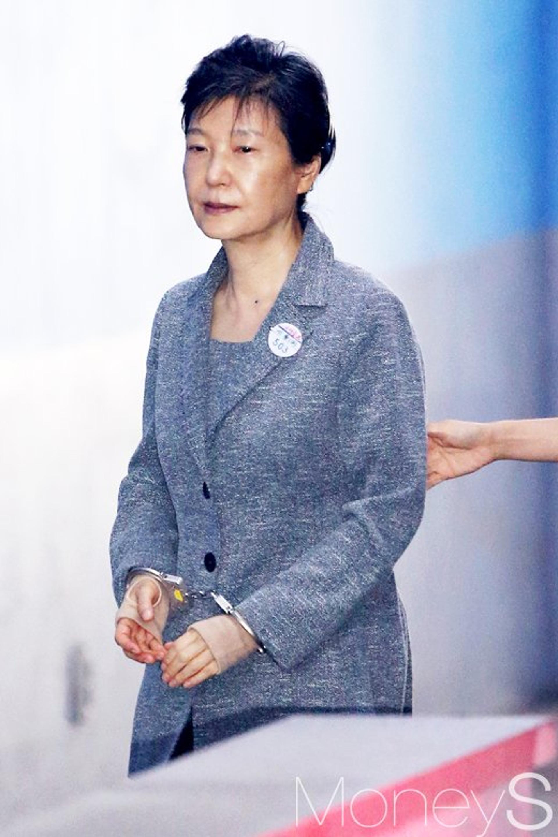 [속보] 법원 "박근혜 재산동결 아냐… 전산 입력 오류"