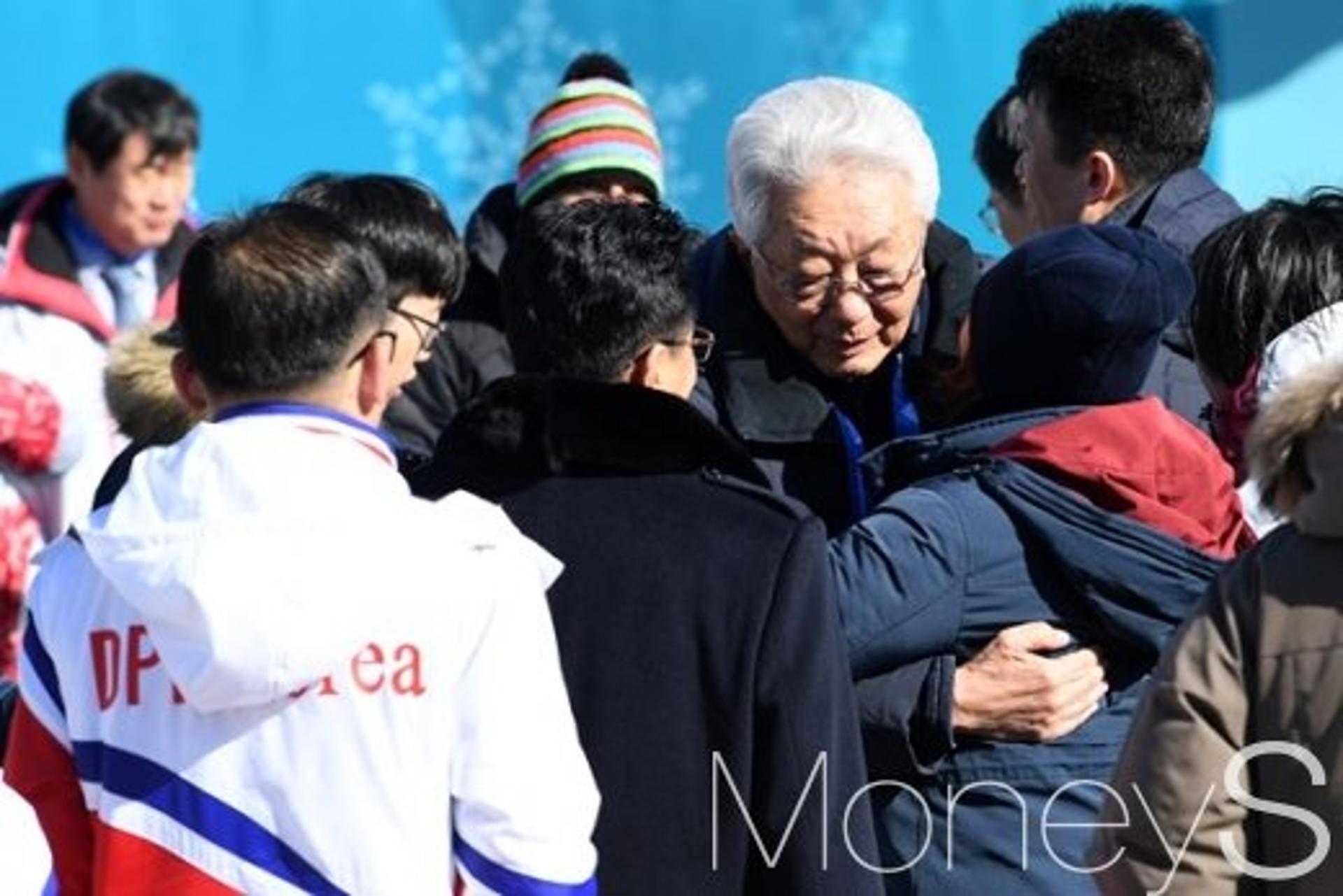 [머니S포토] 휴전벽 제막식 참석한 장웅 위원